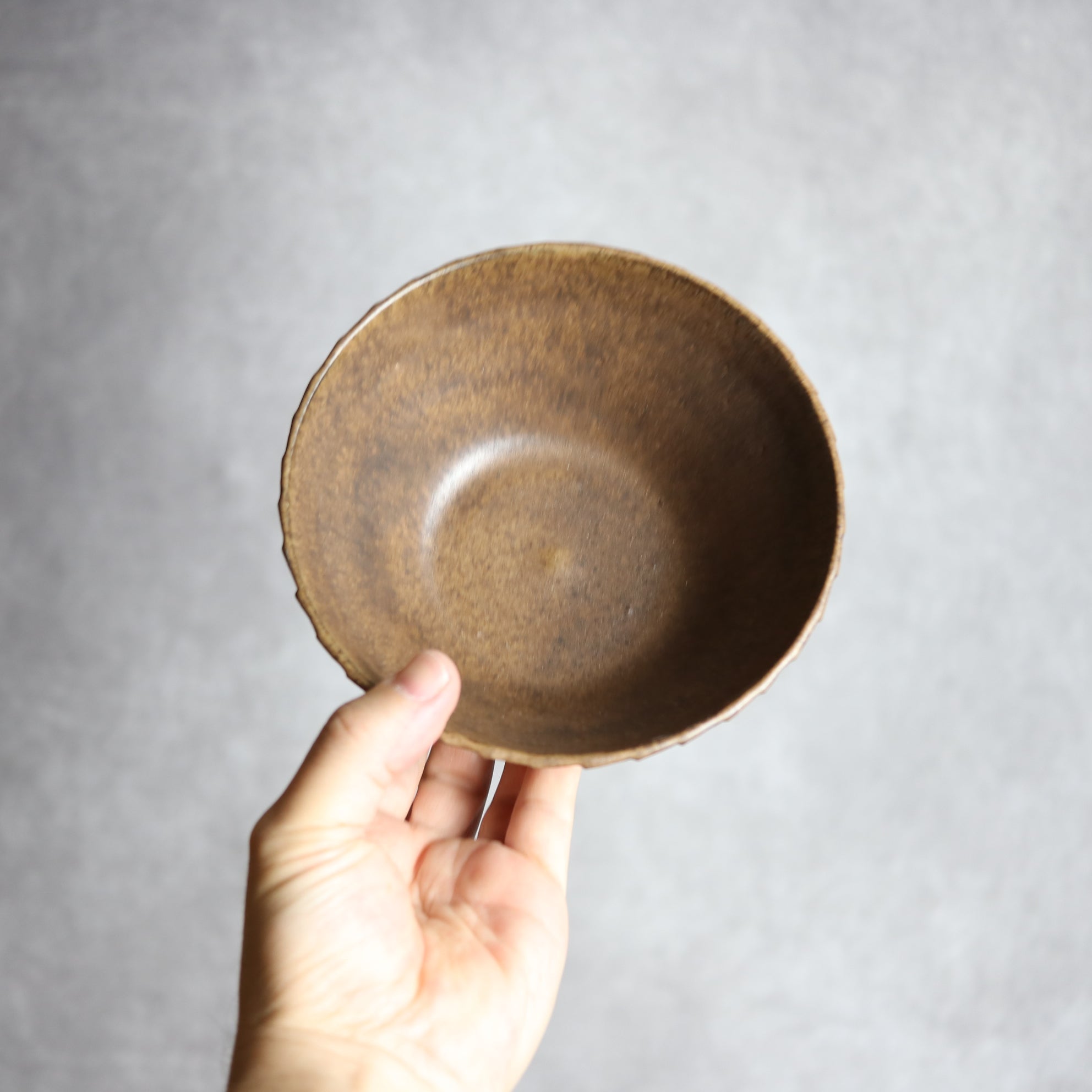 5寸ボウル1 ダークブラウン 斜めプリーツ やちむん 陶器 cerca やちむん 陶器.