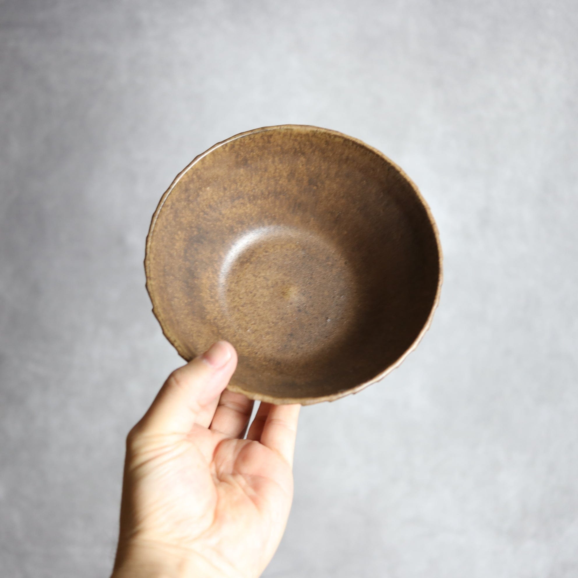 5寸ボウル1 ダークブラウン 斜めプリーツ やちむん 陶器 cerca やちむん 陶器.