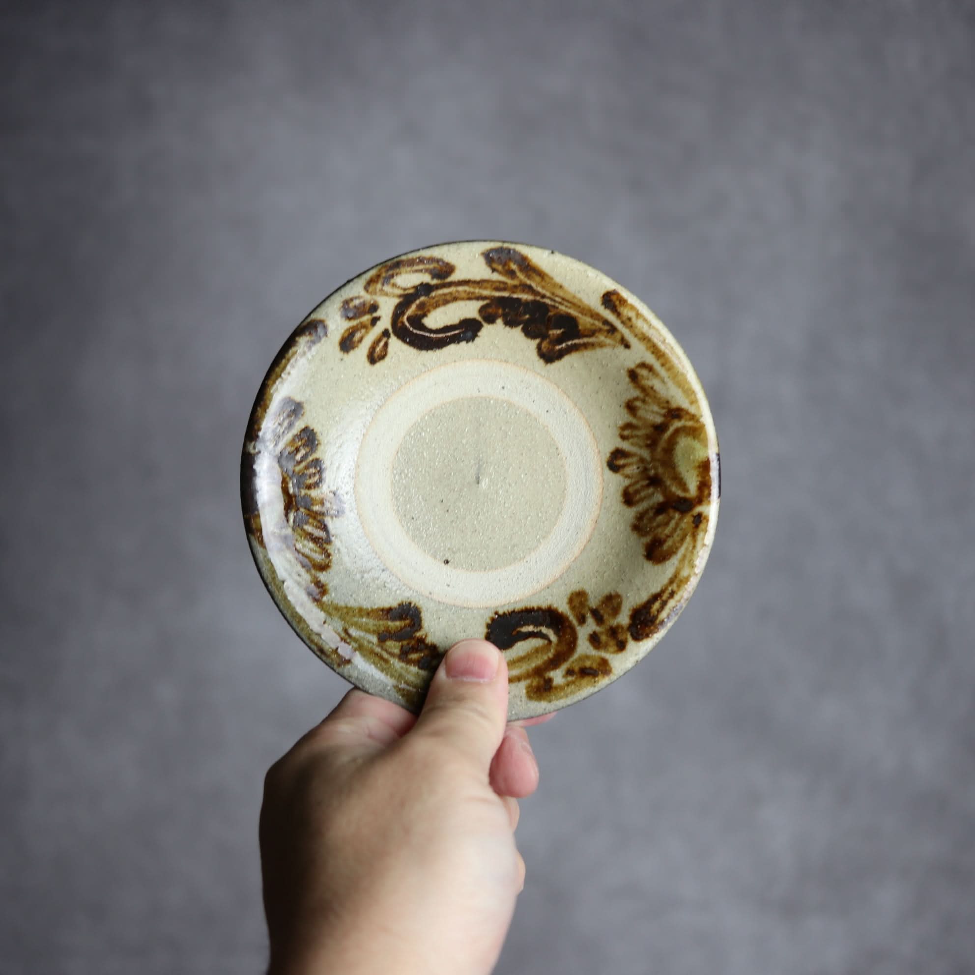 4寸皿1 飴釉 菊唐草 やちむん 陶器 北窯 宮城正享工房 やちむん 陶器.