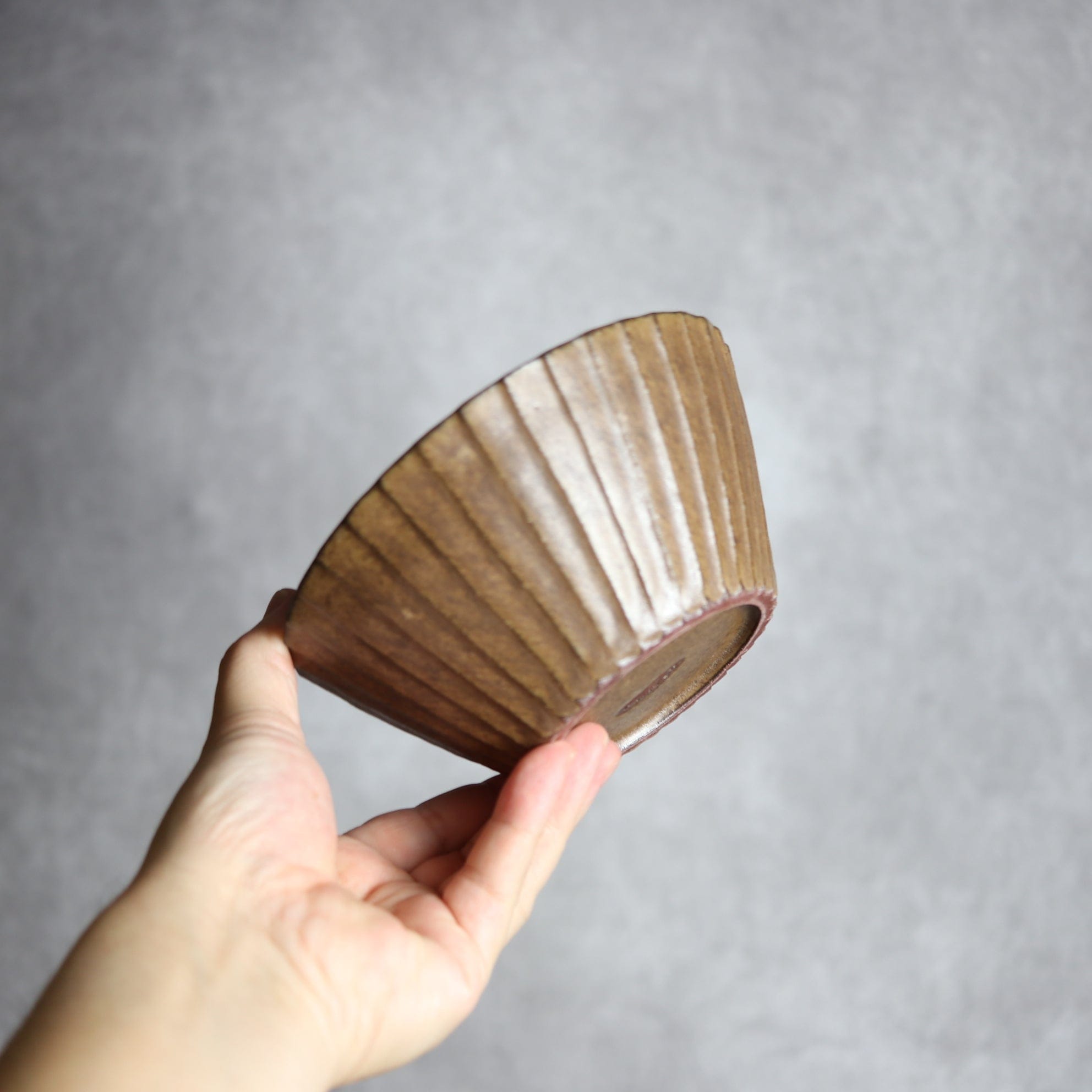 5寸ボウル1 ダークブラウン 斜めプリーツ やちむん 陶器 cerca やちむん 陶器.