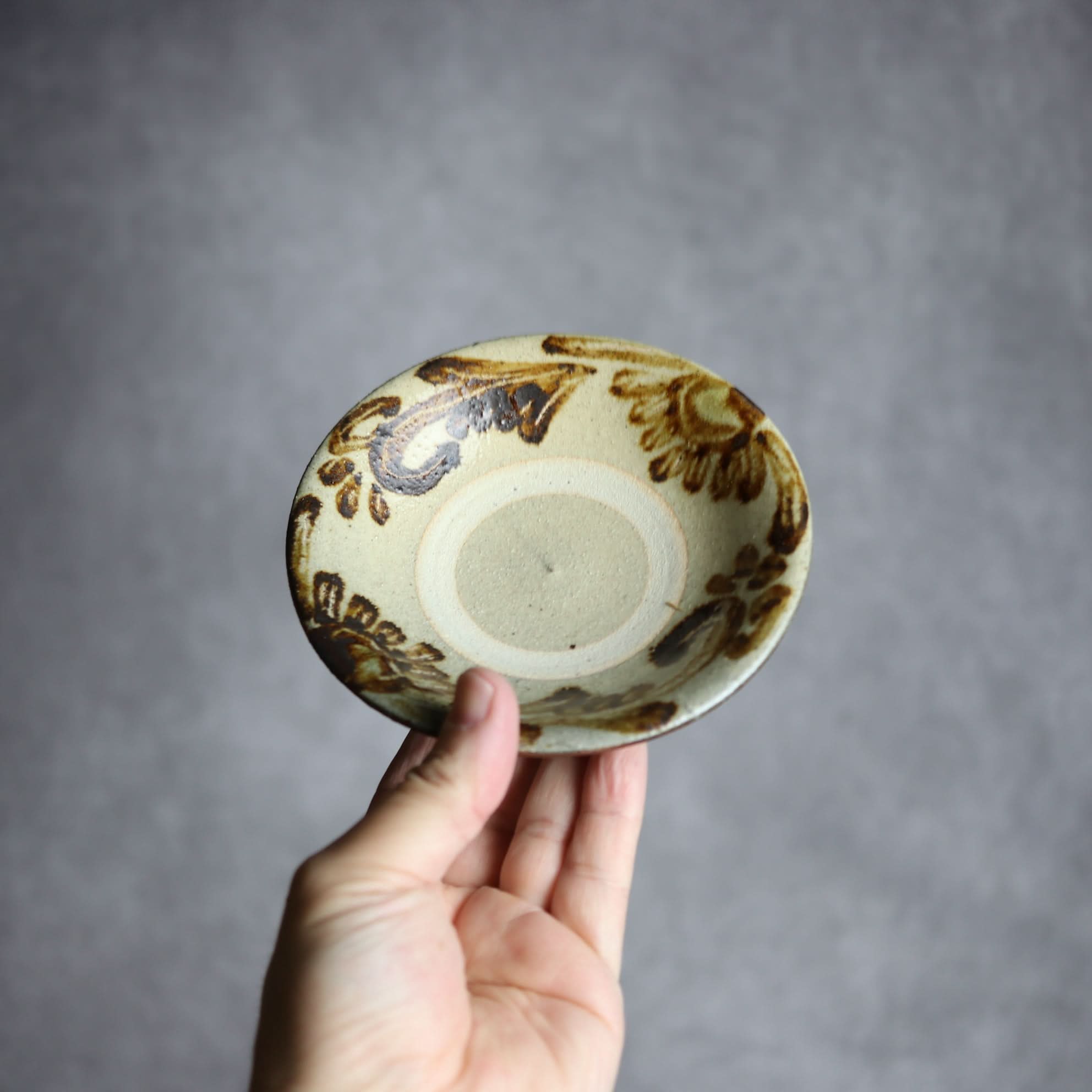 4寸皿1 飴釉 菊唐草 やちむん 陶器 北窯 宮城正享工房 やちむん 陶器.