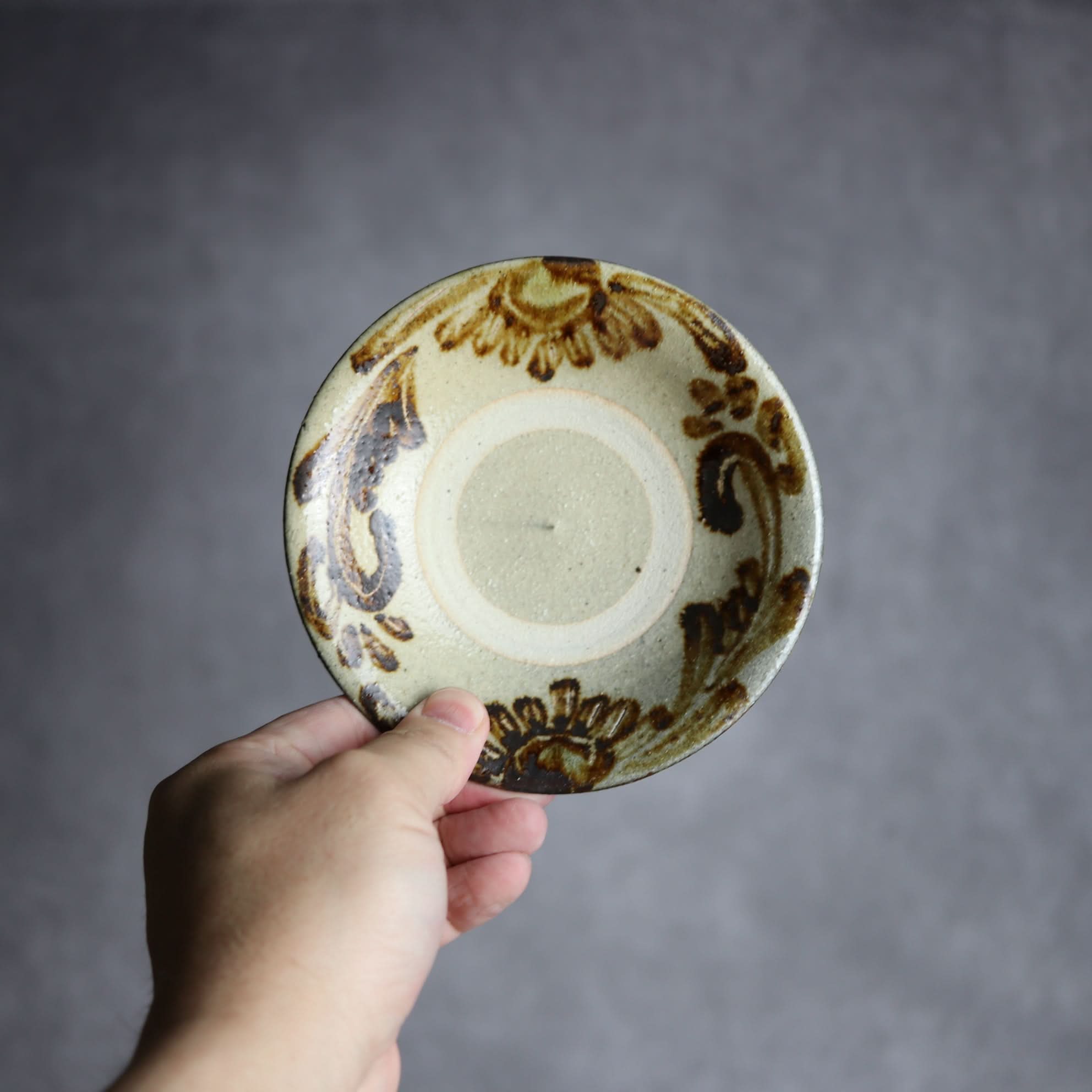 4寸皿1 飴釉 菊唐草 やちむん 陶器 北窯 宮城正享工房 やちむん 陶器.
