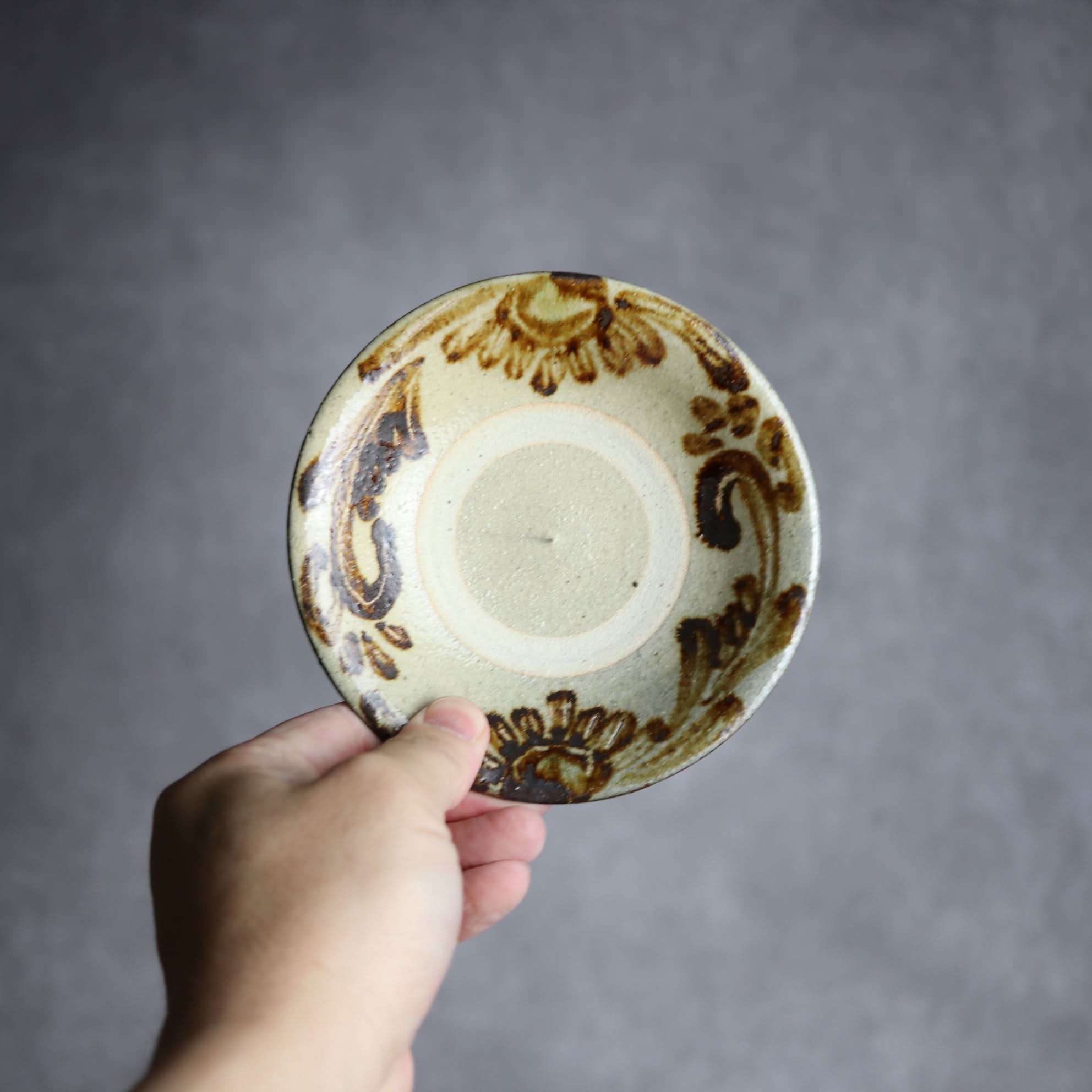 4寸皿1 飴釉 菊唐草 やちむん 陶器 北窯 宮城正享工房 やちむん 陶器.