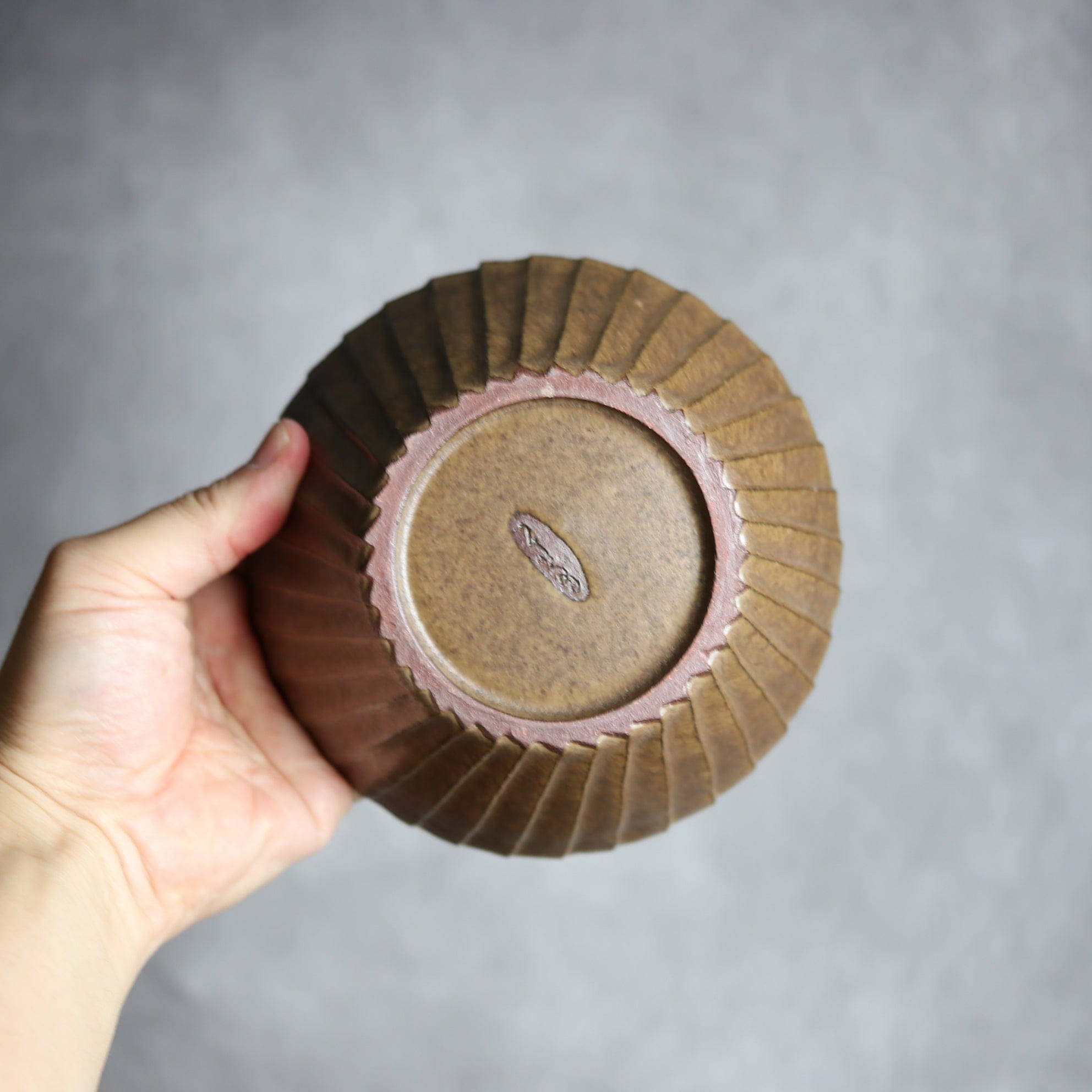 5寸ボウル1 ダークブラウン 斜めプリーツ やちむん 陶器 cerca やちむん 陶器.