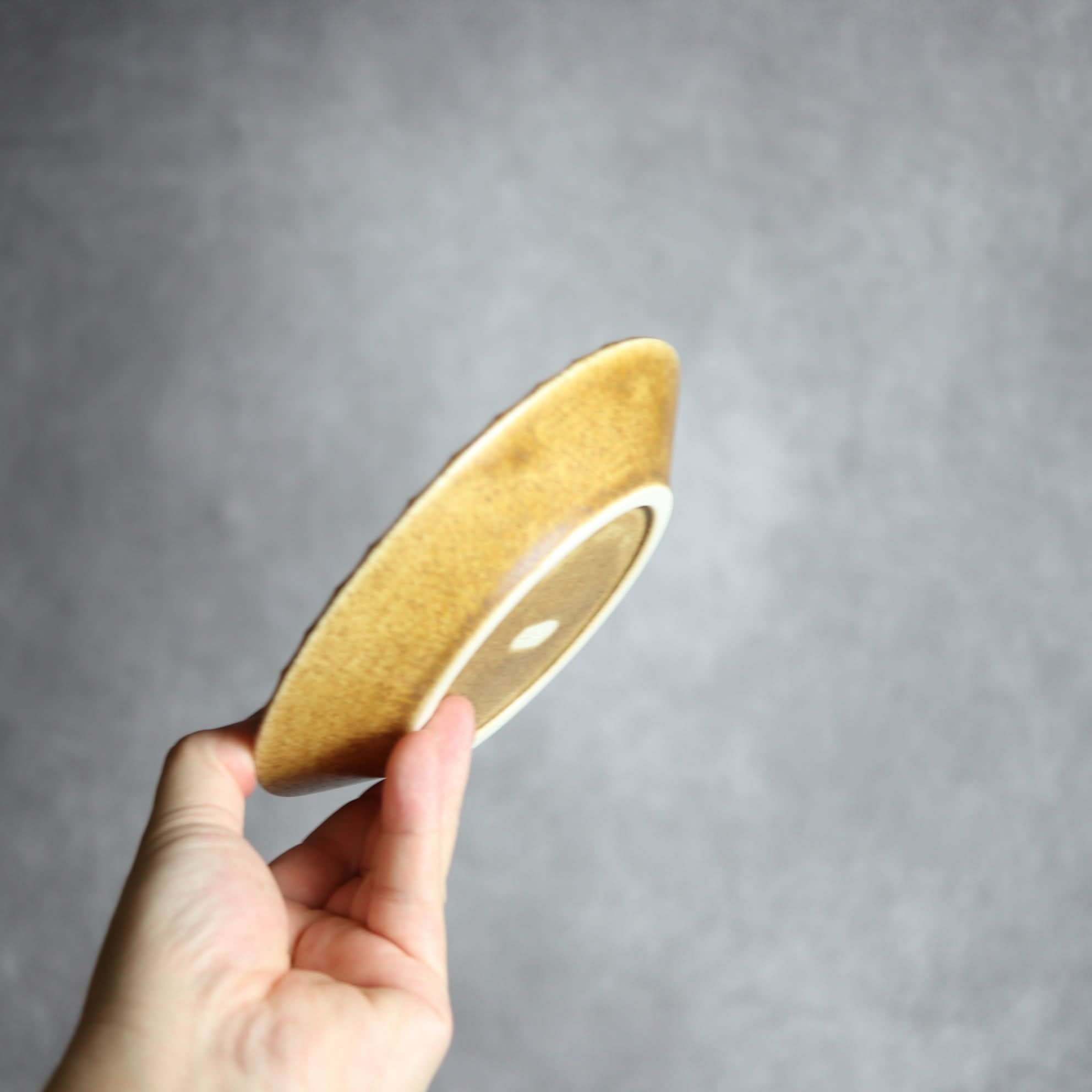 リム5寸プレート1 ブラウン 花口縁 やちむん 陶器 cerca やちむん 陶器.