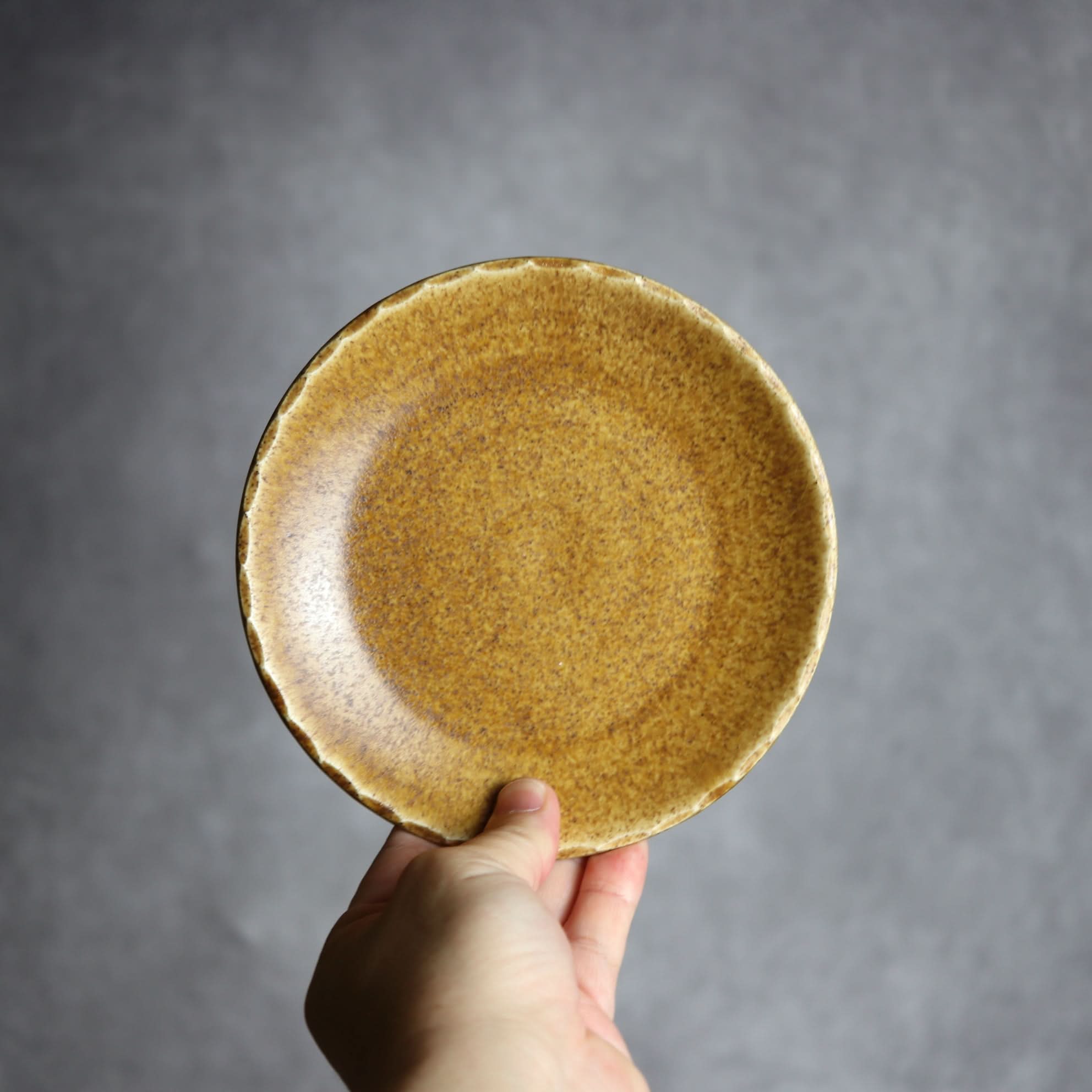 リム5寸プレート1 ブラウン 花口縁 やちむん 陶器 cerca やちむん 陶器.