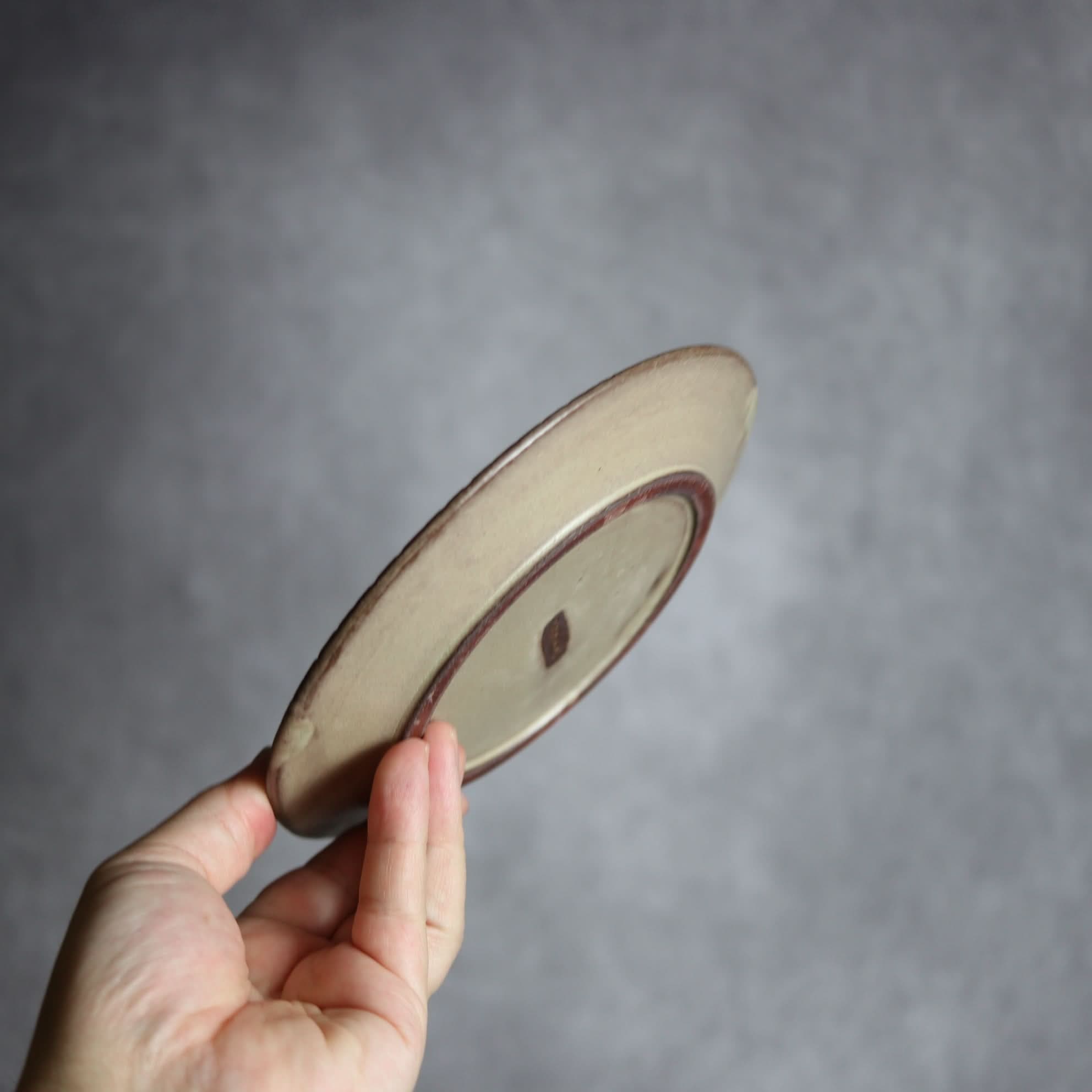 リム5寸プレート1 サンドベージュ 縞 やちむん 陶器 cerca やちむん 陶器.