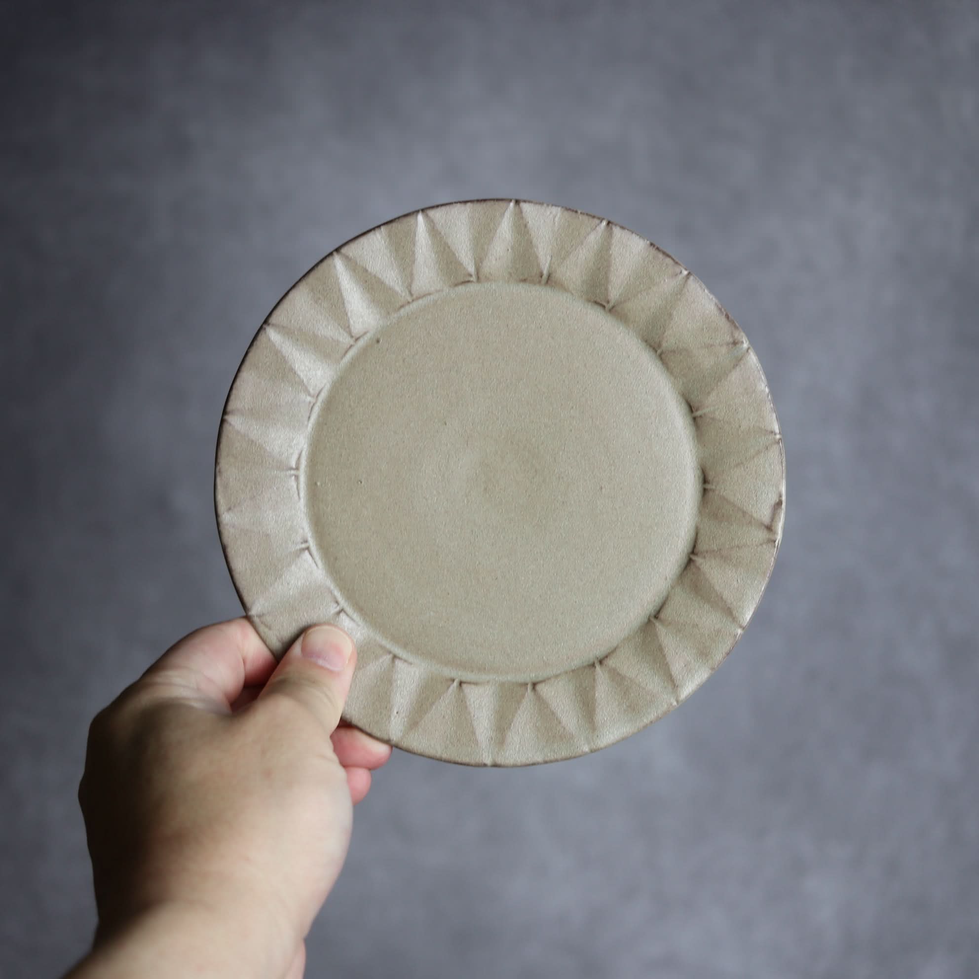 リム5寸プレート1 サンドベージュ 菱形紋 やちむん 陶器 cerca やちむん 陶器.