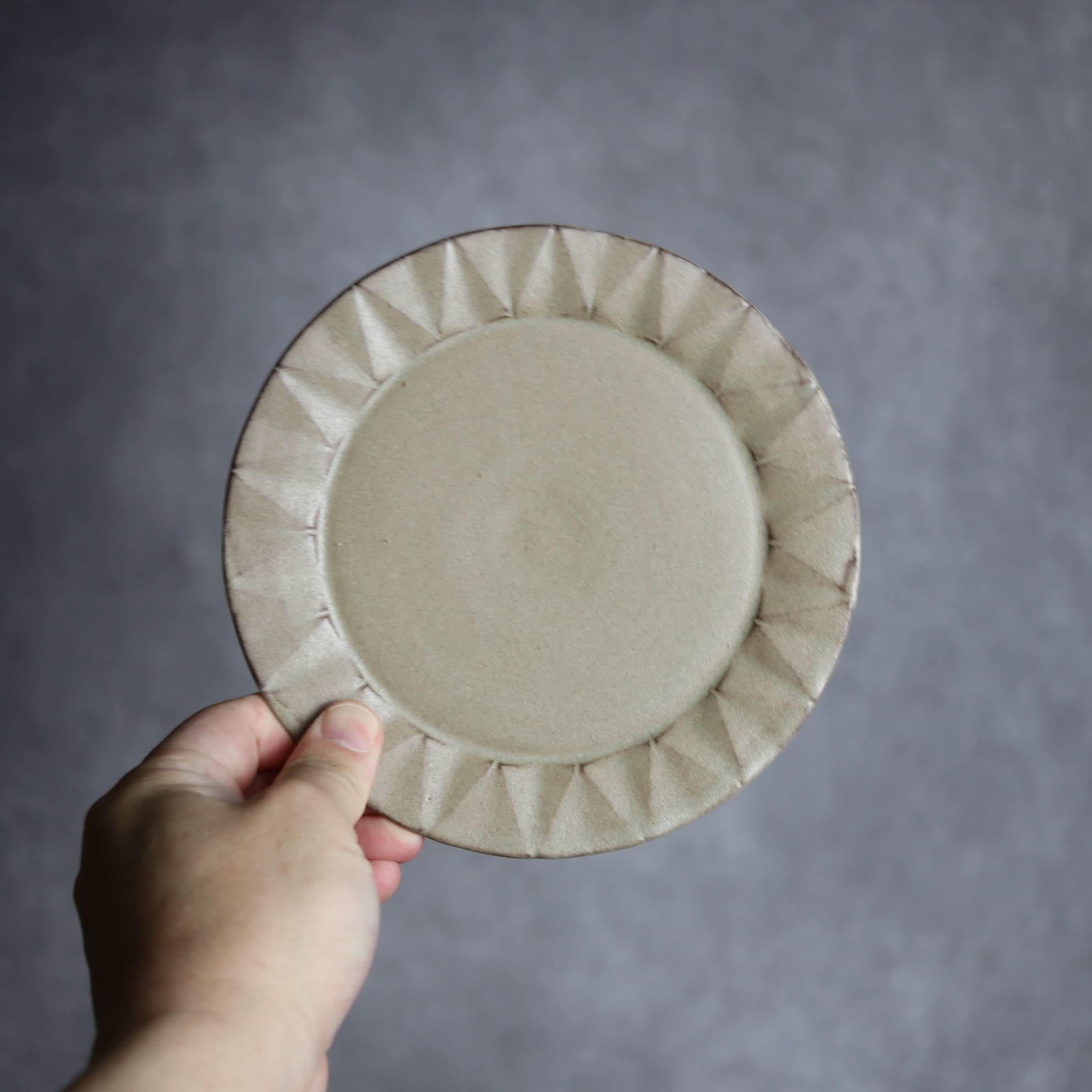 リム5寸プレート1 サンドベージュ 菱形紋 やちむん 陶器 cerca やちむん 陶器.