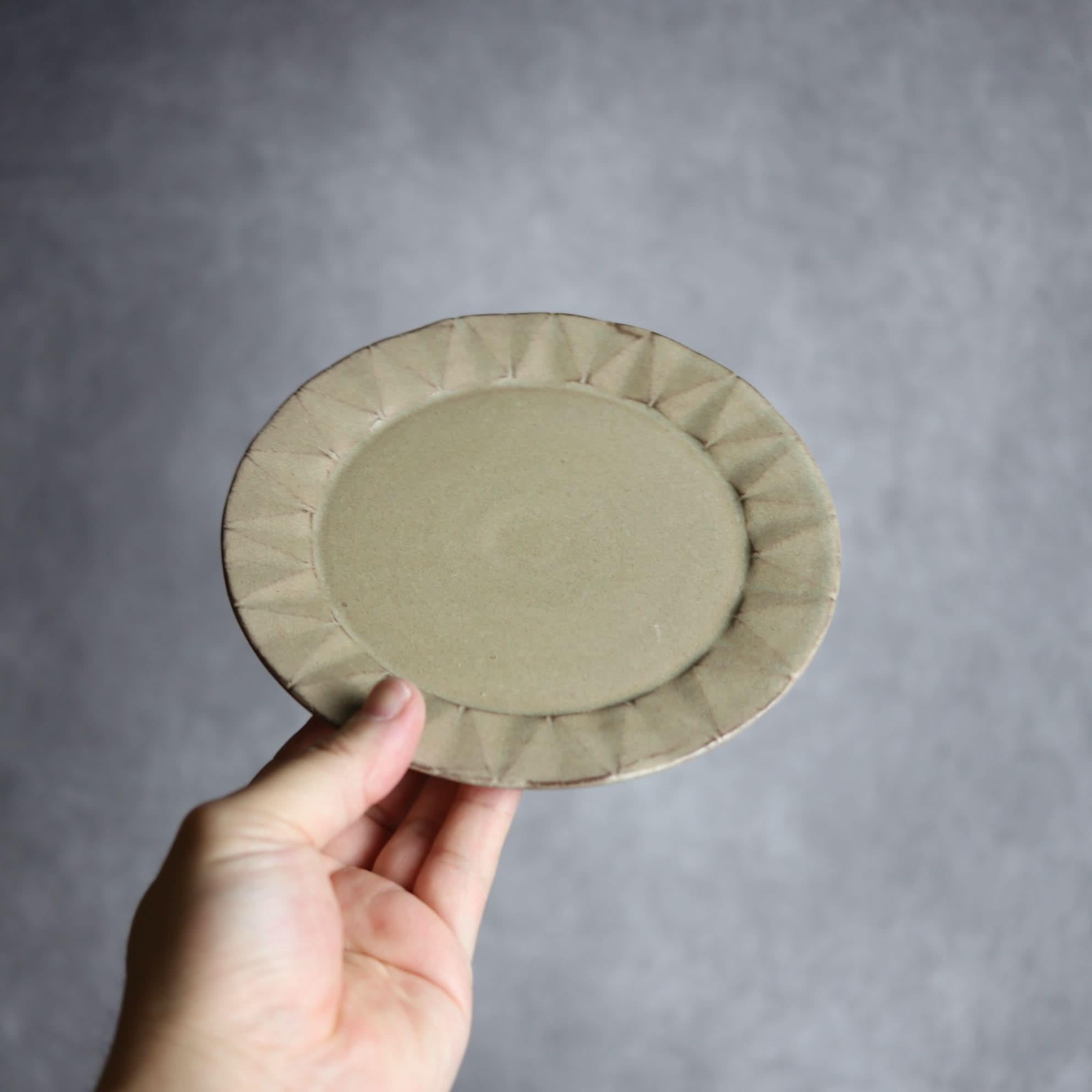 リム5寸プレート1 サンドベージュ 菱形紋 やちむん 陶器 cerca やちむん 陶器.