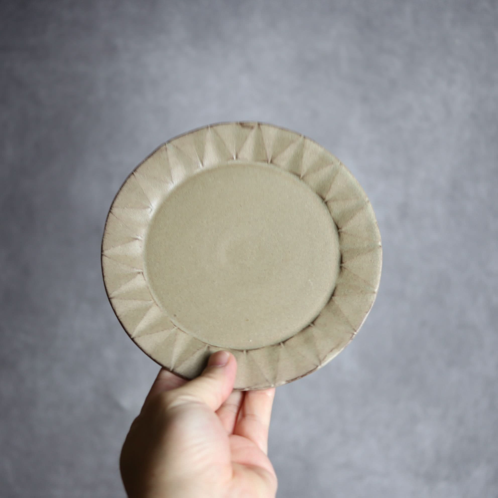 リム5寸プレート1 サンドベージュ 菱形紋 やちむん 陶器 cerca やちむん 陶器.