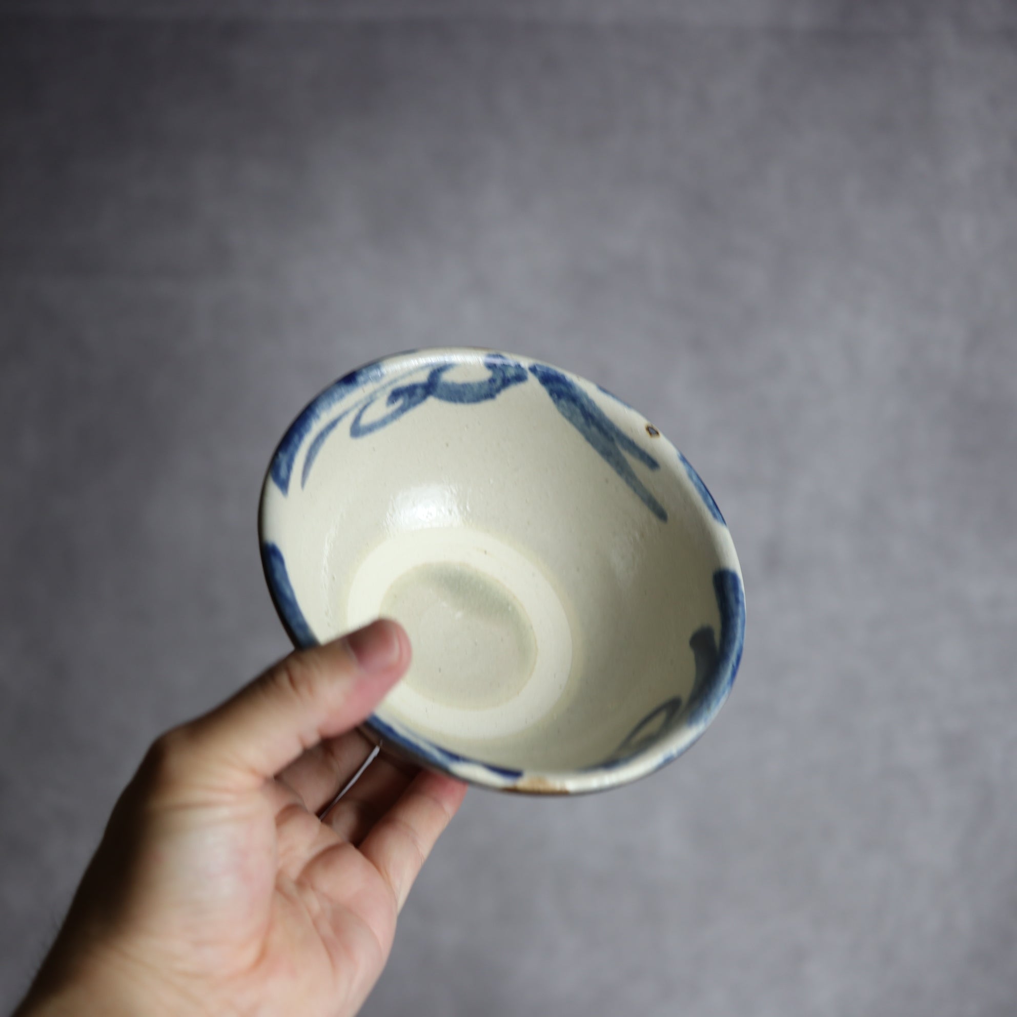 茂生窯 - 4.5寸マカイ2 飴 呉須釉 菊唐草 やちむん 陶器 茂生窯 - mundasui