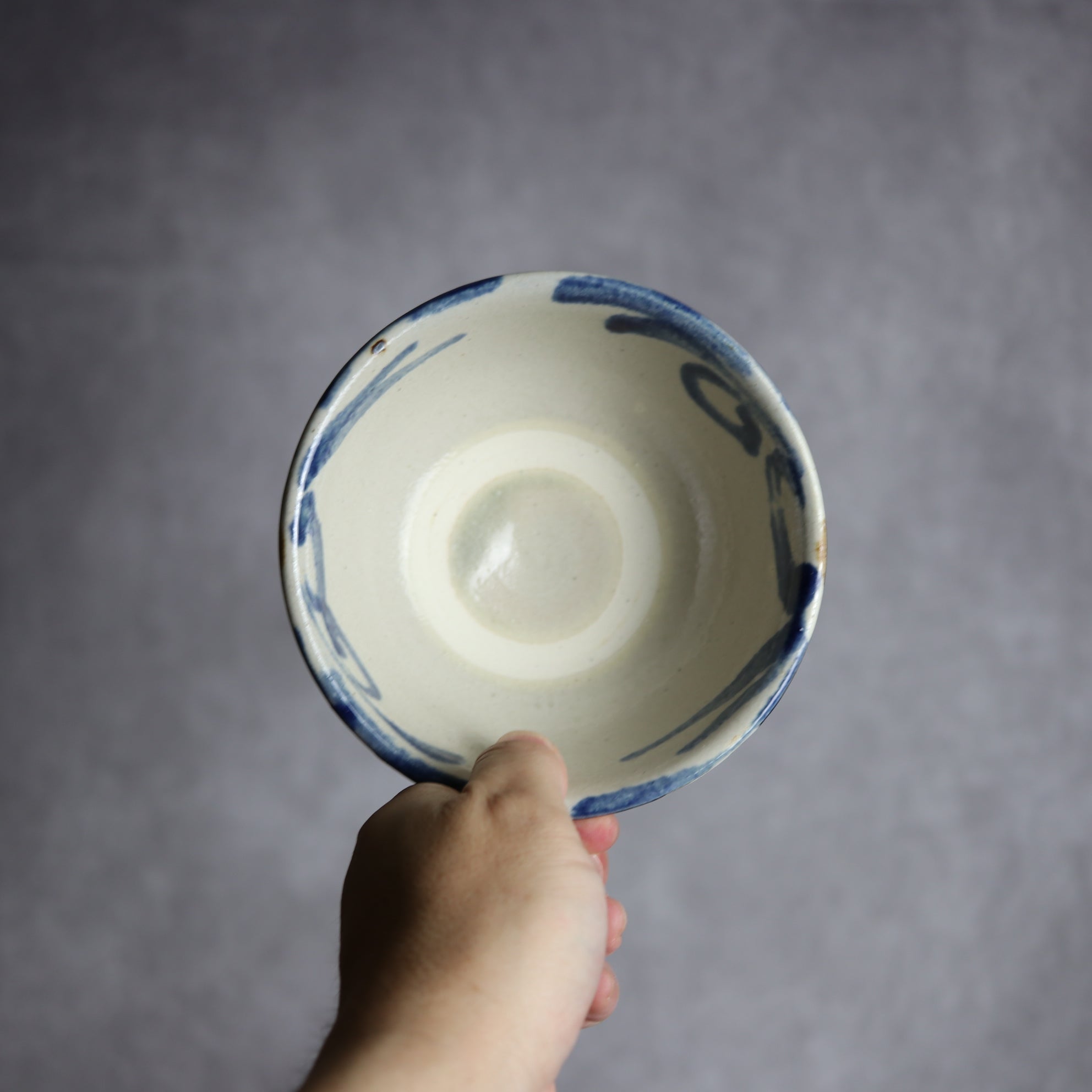 茂生窯 - 4.5寸マカイ2 飴 呉須釉 菊唐草 やちむん 陶器 茂生窯 - mundasui