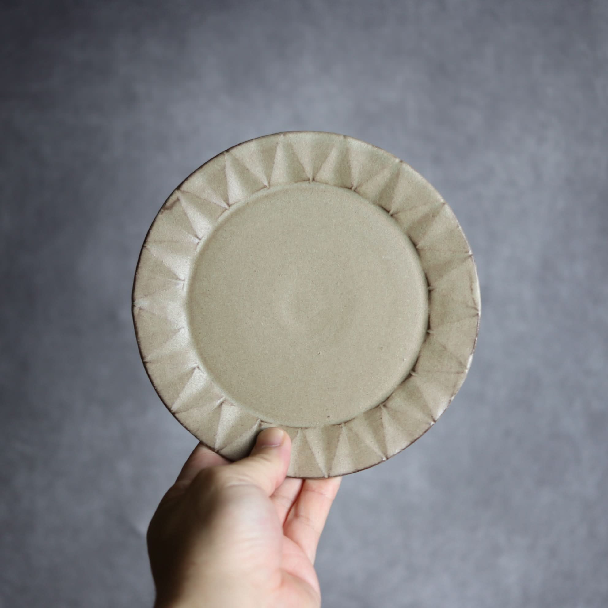 リム5寸プレート1 サンドベージュ 菱形紋 やちむん 陶器 cerca やちむん 陶器.