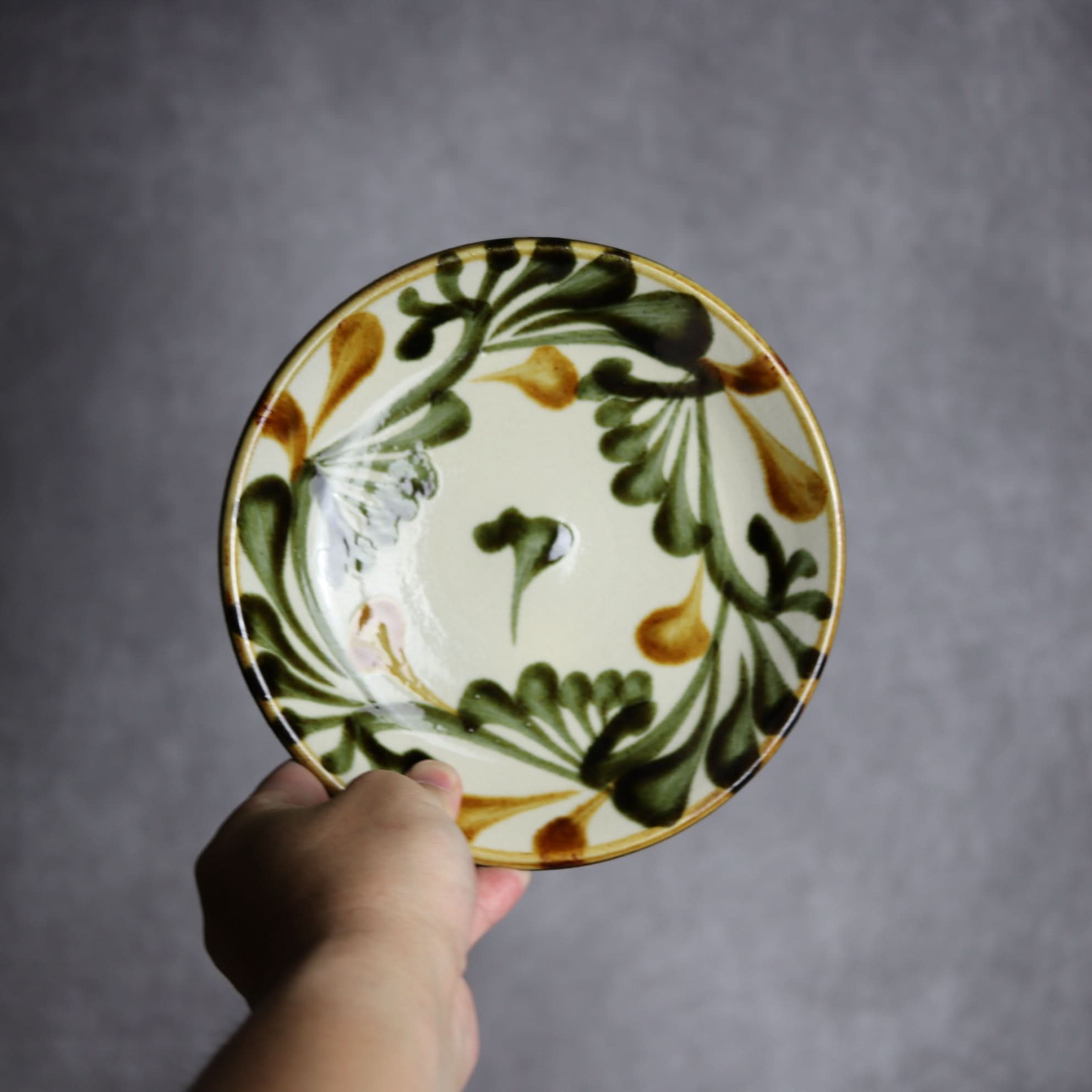 6寸皿 黒呉須 唐草 やちむん 陶器 陶眞窯 やちむん 陶器.