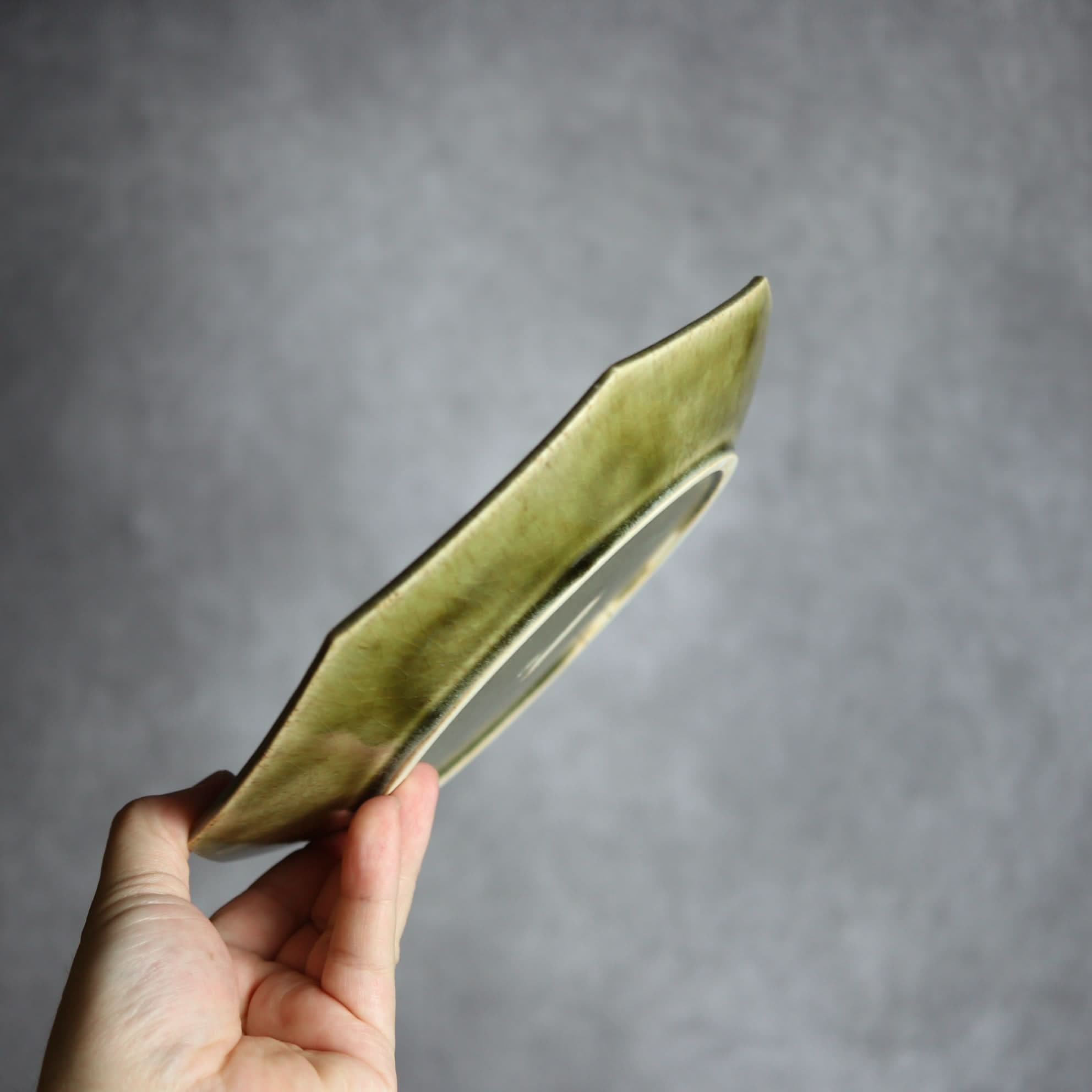 7寸プレート1 オリーブグリーン 八角 やちむん 陶器 cerca やちむん 陶器.