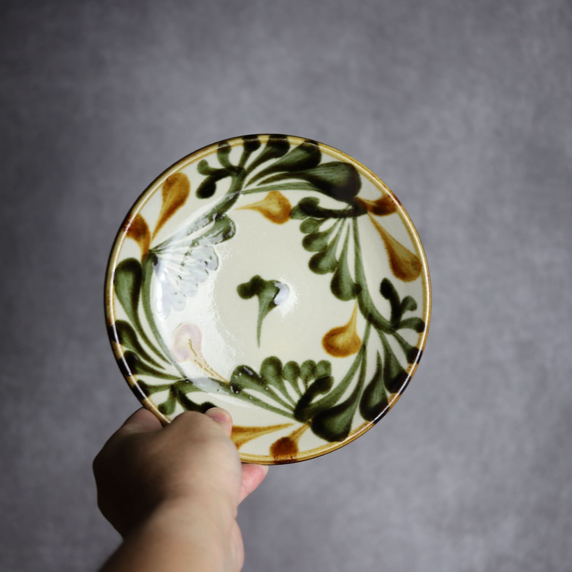 6寸皿 黒呉須 唐草 やちむん 陶器 陶眞窯 やちむん 陶器.