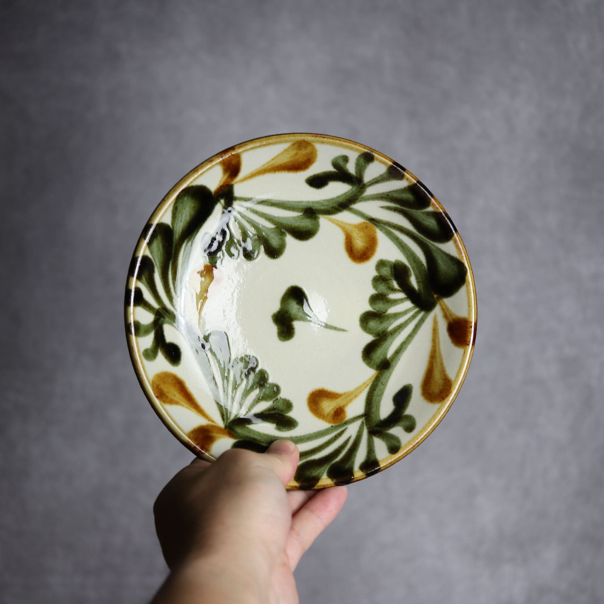 6寸皿 黒呉須 唐草 やちむん 陶器 陶眞窯 やちむん 陶器.