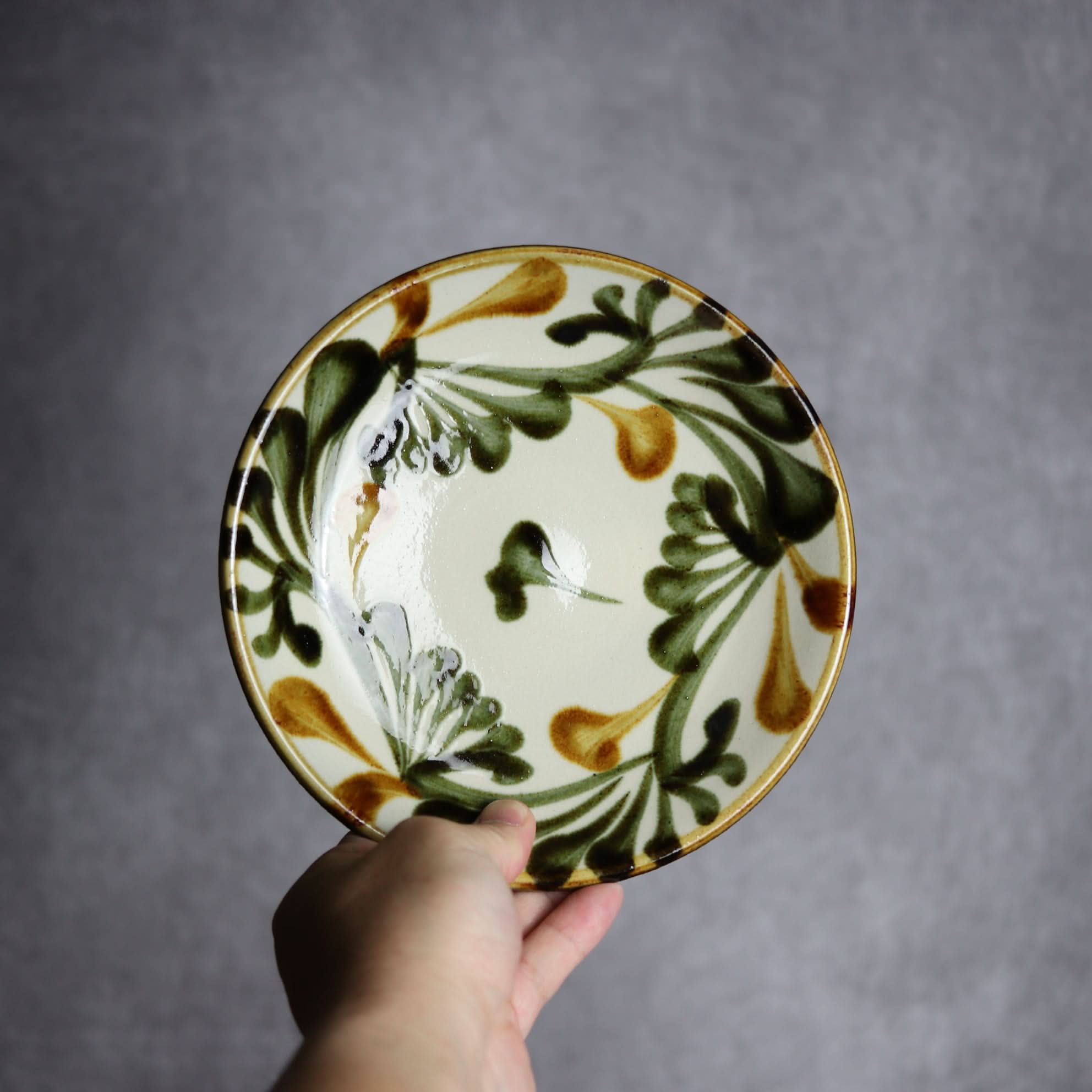 6寸皿 黒呉須 唐草 やちむん 陶器 陶眞窯 やちむん 陶器.