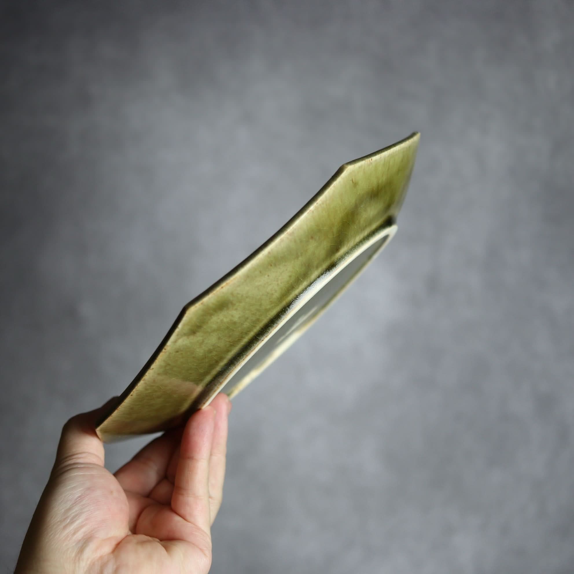 7寸プレート1 オリーブグリーン 八角 やちむん 陶器 cerca やちむん 陶器.