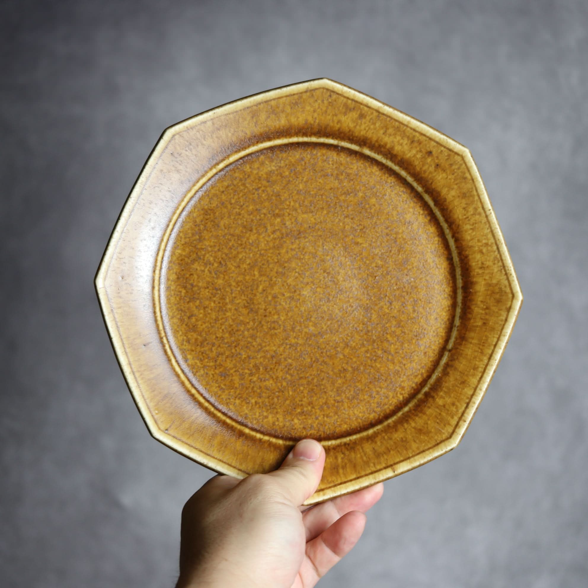 7寸プレート1 ブラウン 八角 やちむん 陶器 cerca やちむん 陶器.