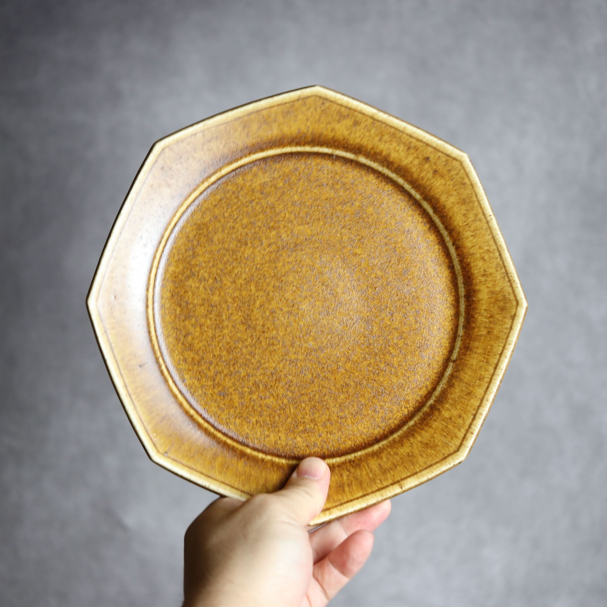 7寸プレート1 ブラウン 八角 やちむん 陶器 cerca やちむん 陶器.
