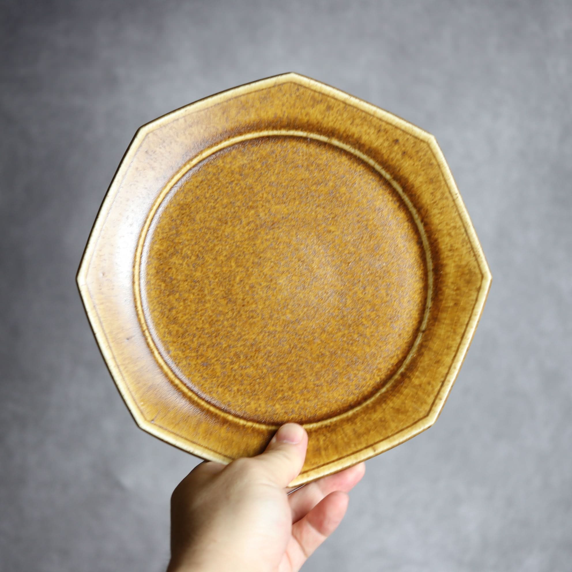 7寸プレート1 ブラウン 八角 やちむん 陶器 cerca やちむん 陶器.