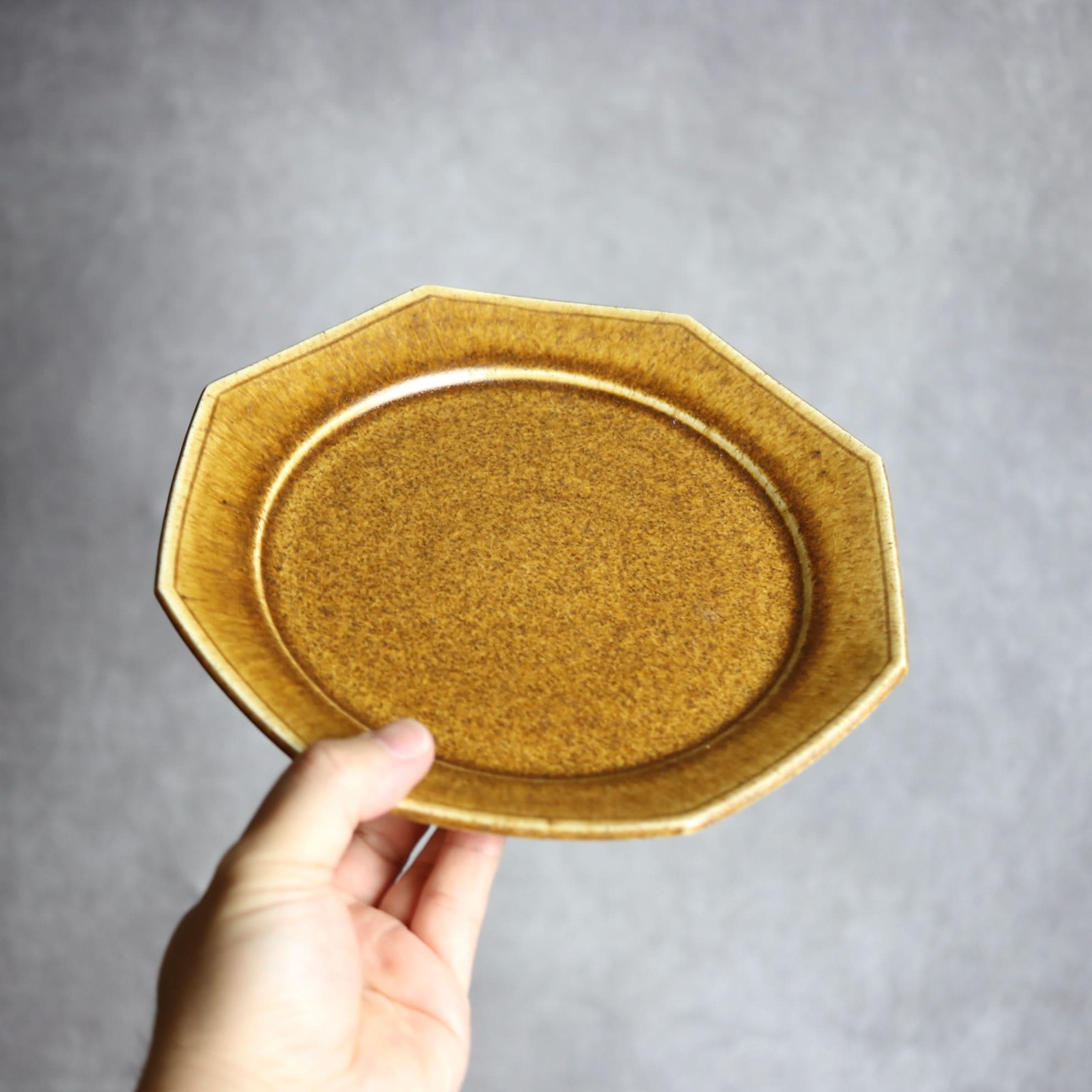 7寸プレート1 ブラウン 八角 やちむん 陶器 cerca やちむん 陶器.