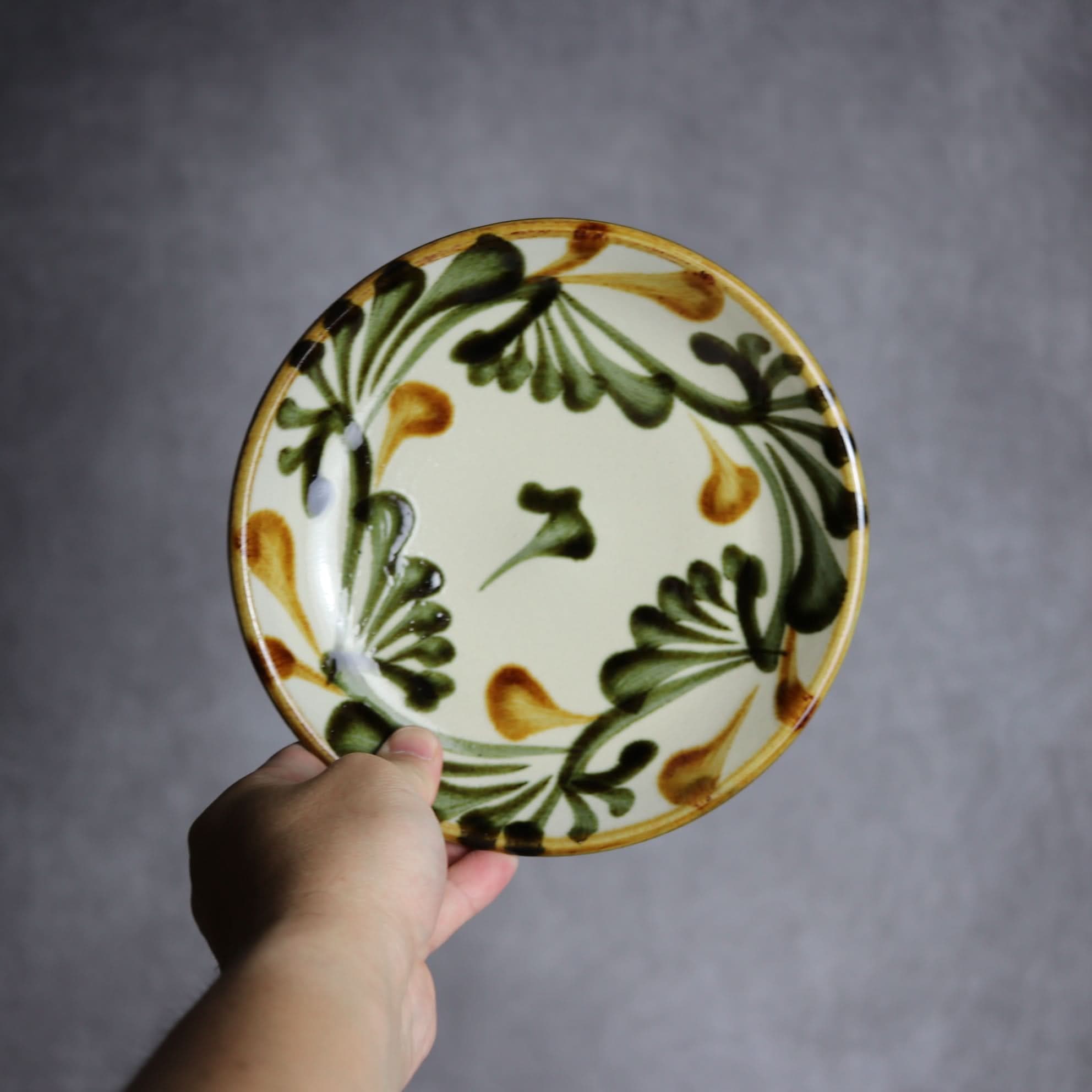 6寸皿 黒呉須 唐草 やちむん 陶器 陶眞窯 やちむん 陶器.