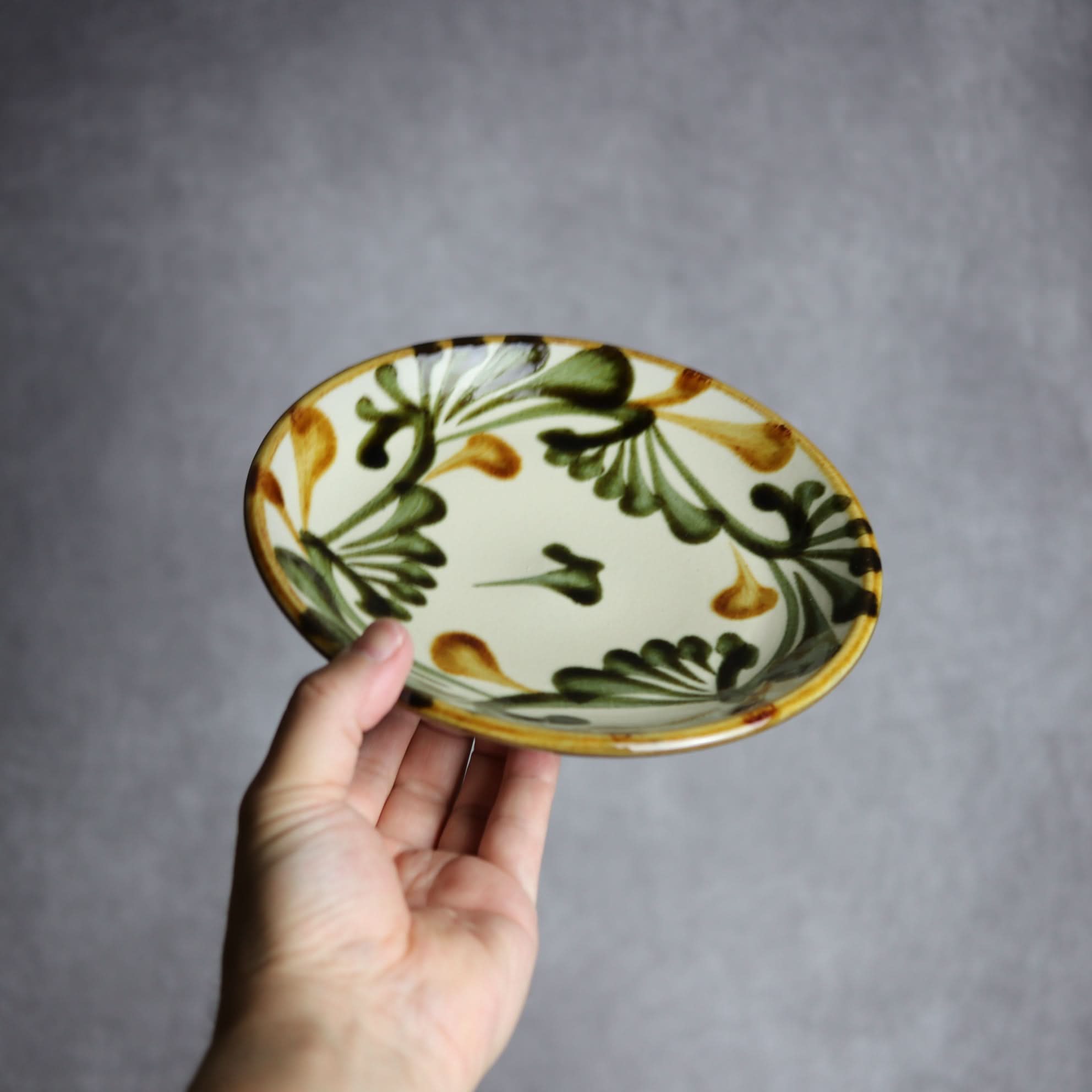 6寸皿 黒呉須 唐草 やちむん 陶器 陶眞窯 やちむん 陶器.