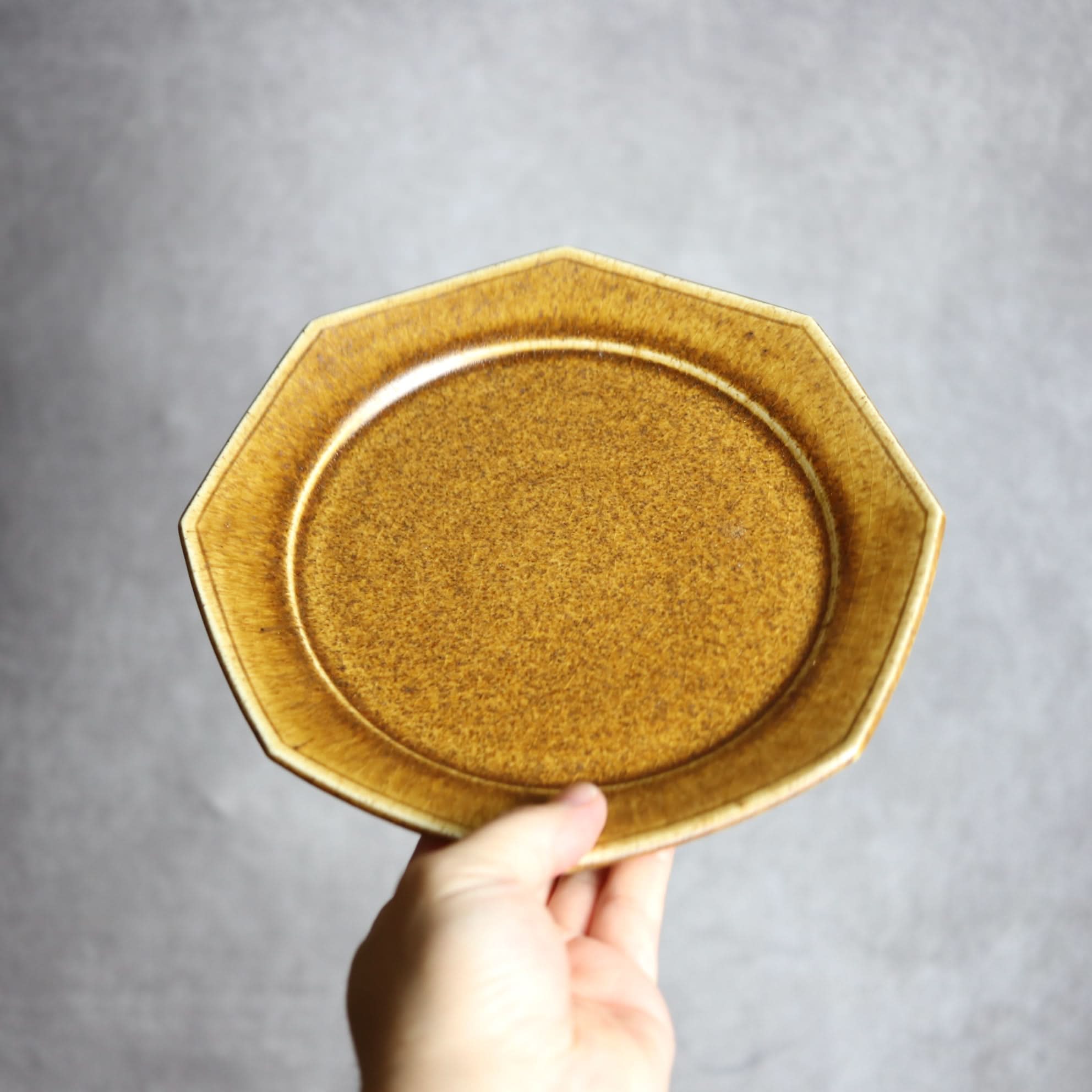 7寸プレート1 ブラウン 八角 やちむん 陶器 cerca やちむん 陶器.