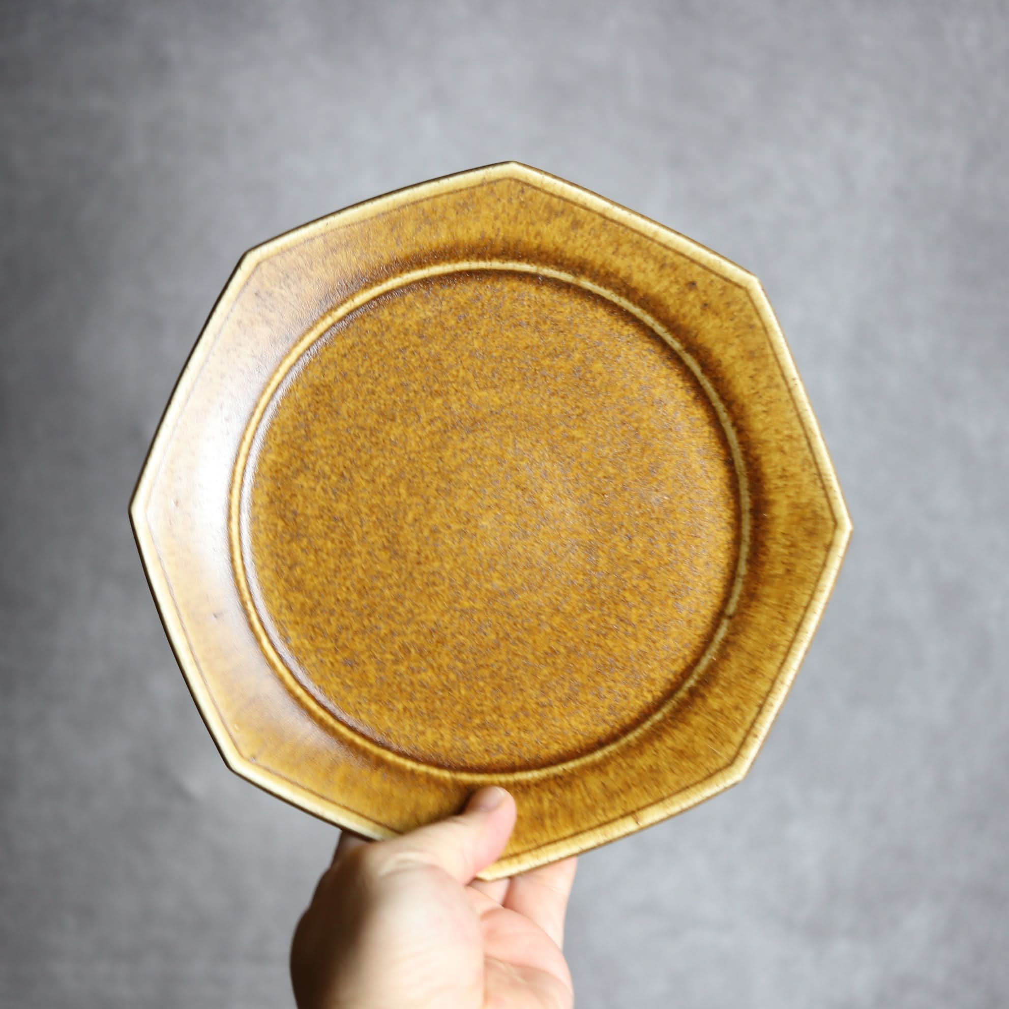 7寸プレート1 ブラウン 八角 やちむん 陶器 cerca やちむん 陶器.