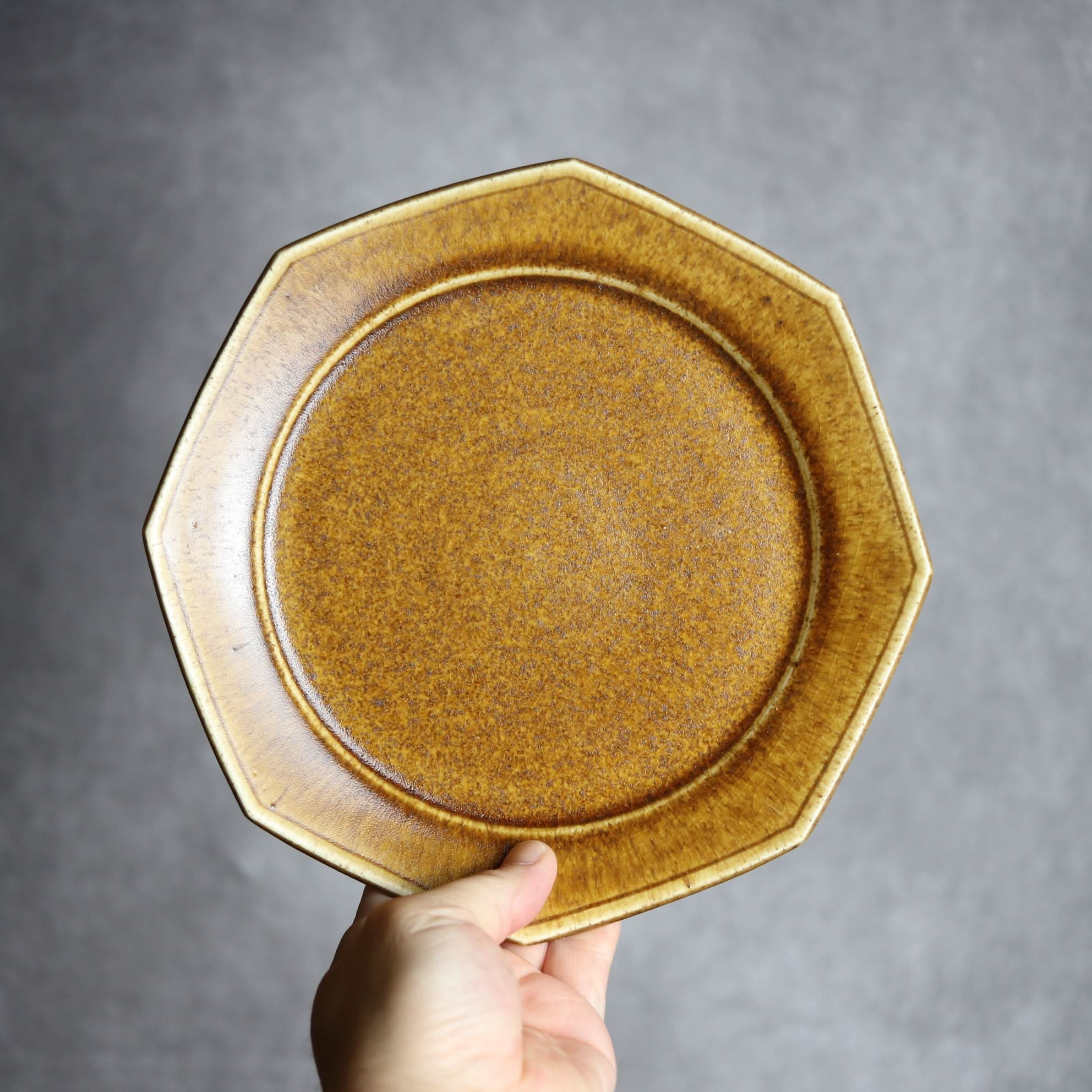 7寸プレート1 ブラウン 八角 やちむん 陶器 cerca やちむん 陶器.