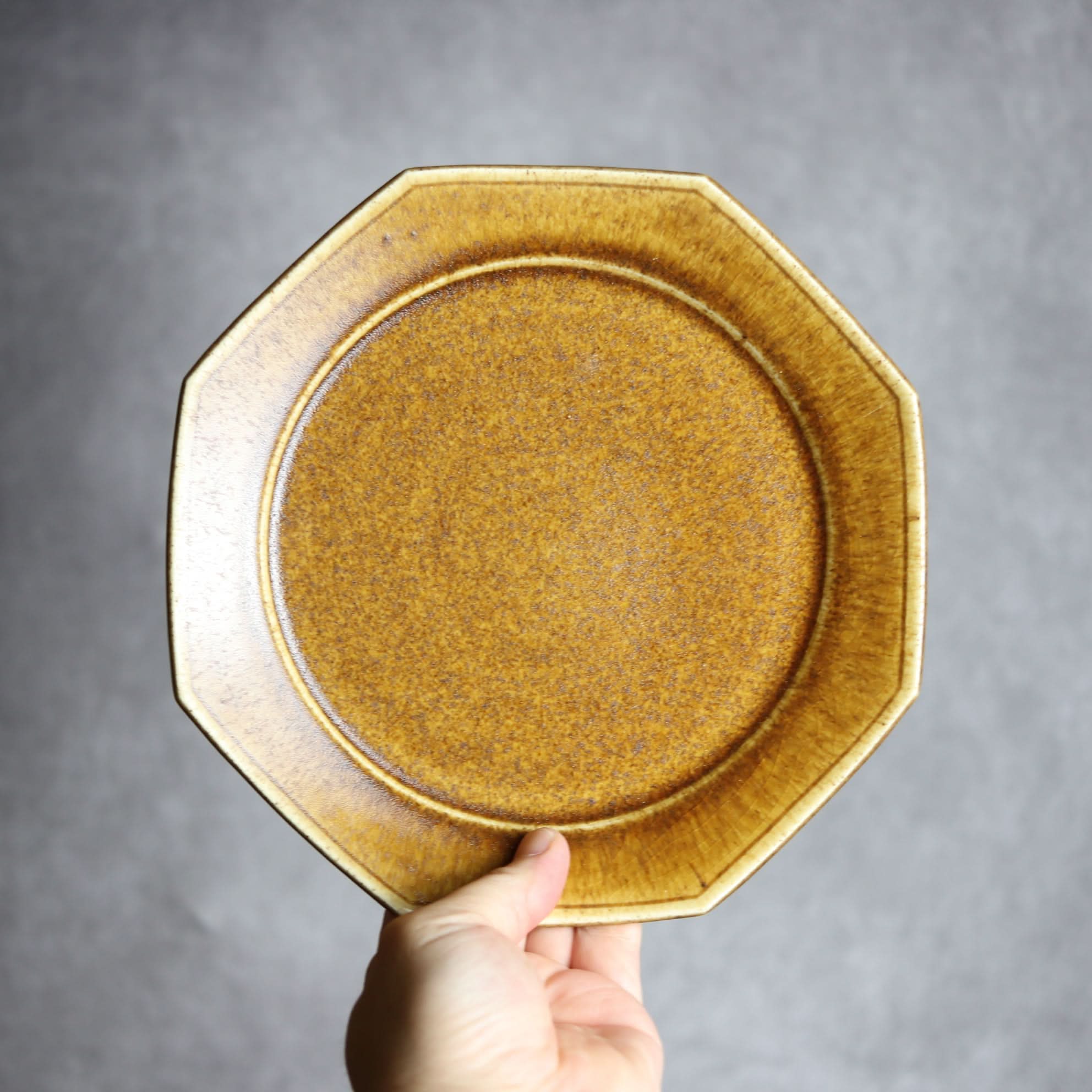 7寸プレート1 ブラウン 八角 やちむん 陶器 cerca やちむん 陶器.
