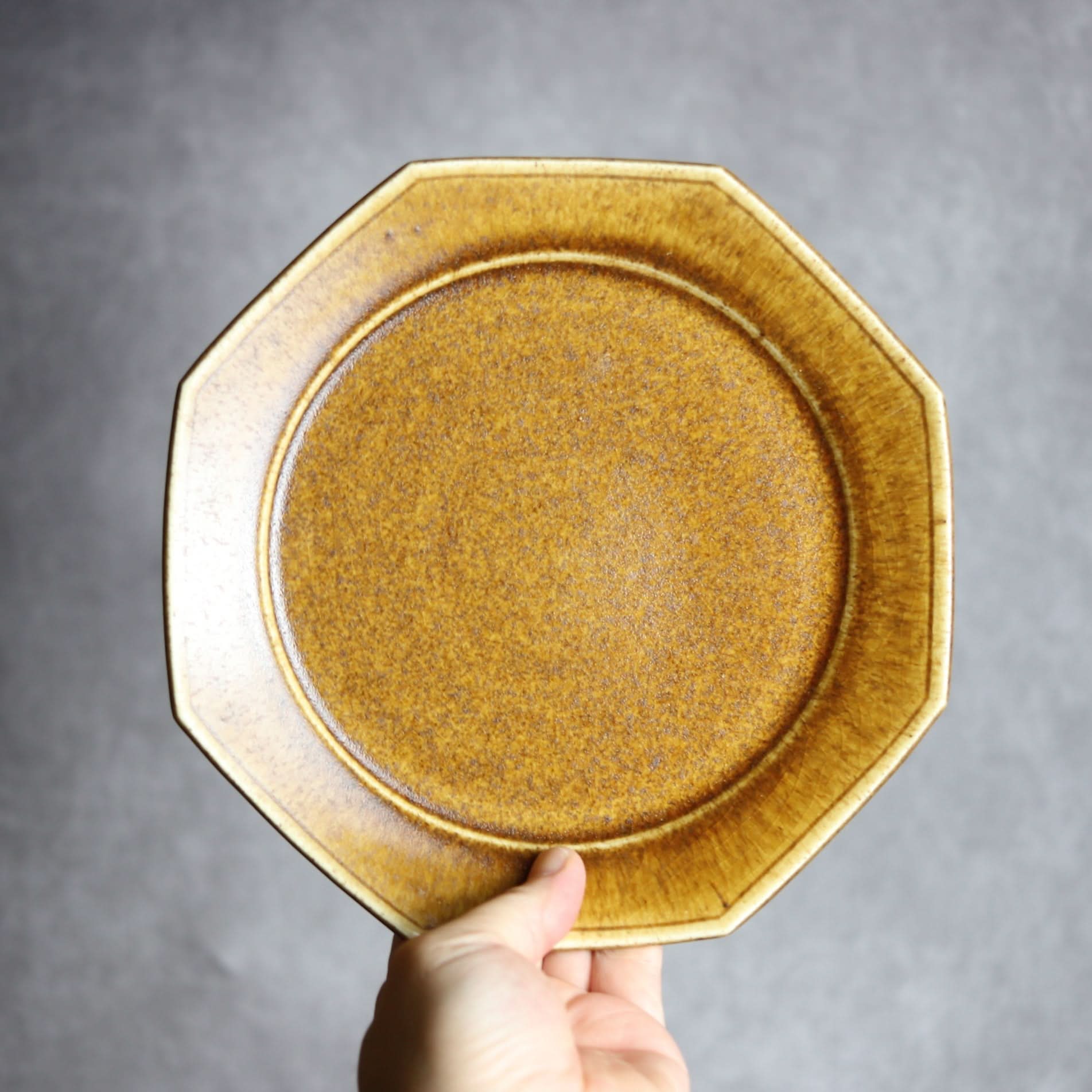 7寸プレート1 ブラウン 八角 やちむん 陶器 cerca やちむん 陶器.