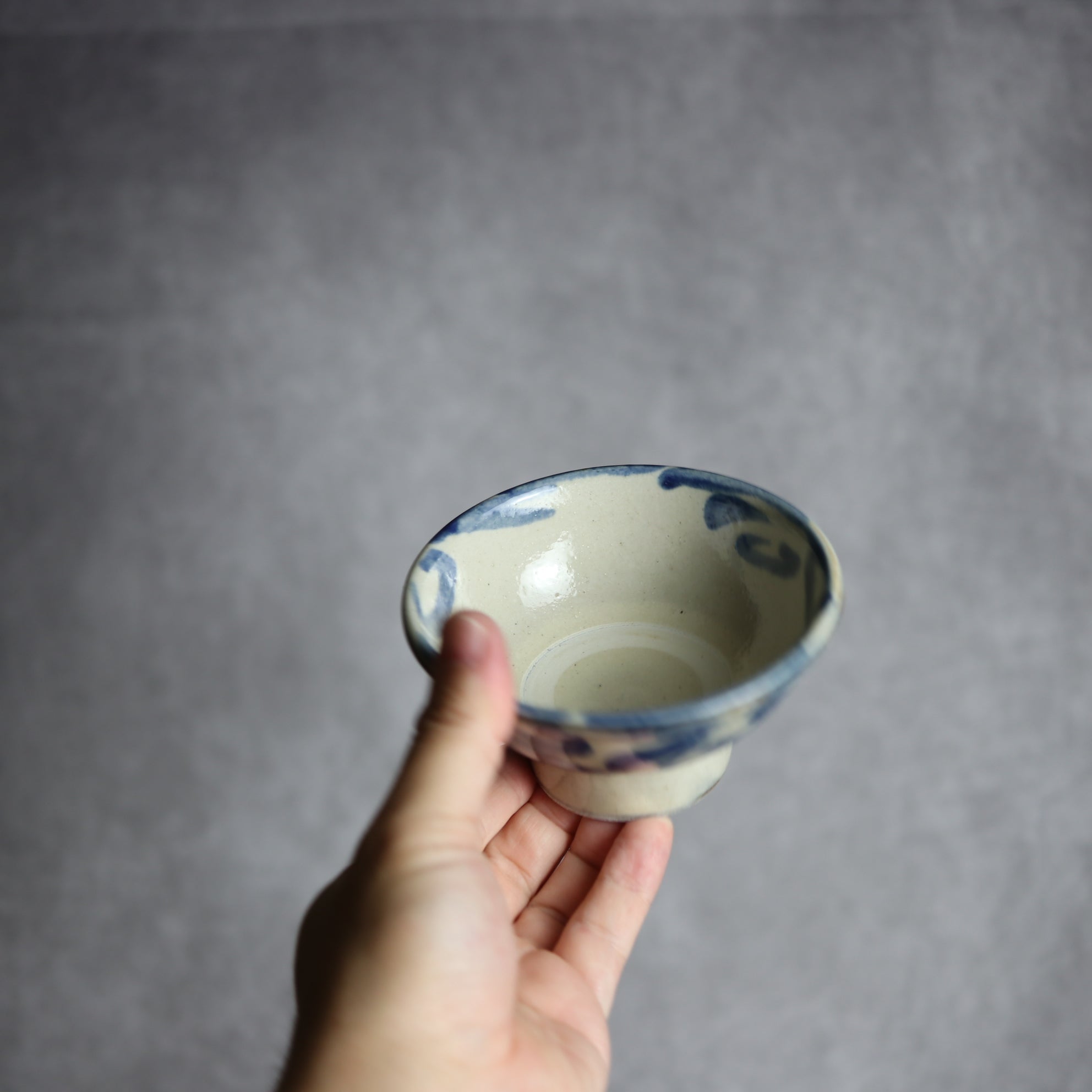 茂生窯 - 3.5寸マカイ3 飴 呉須釉 菊唐草 やちむん 陶器 茂生窯 - mundasui