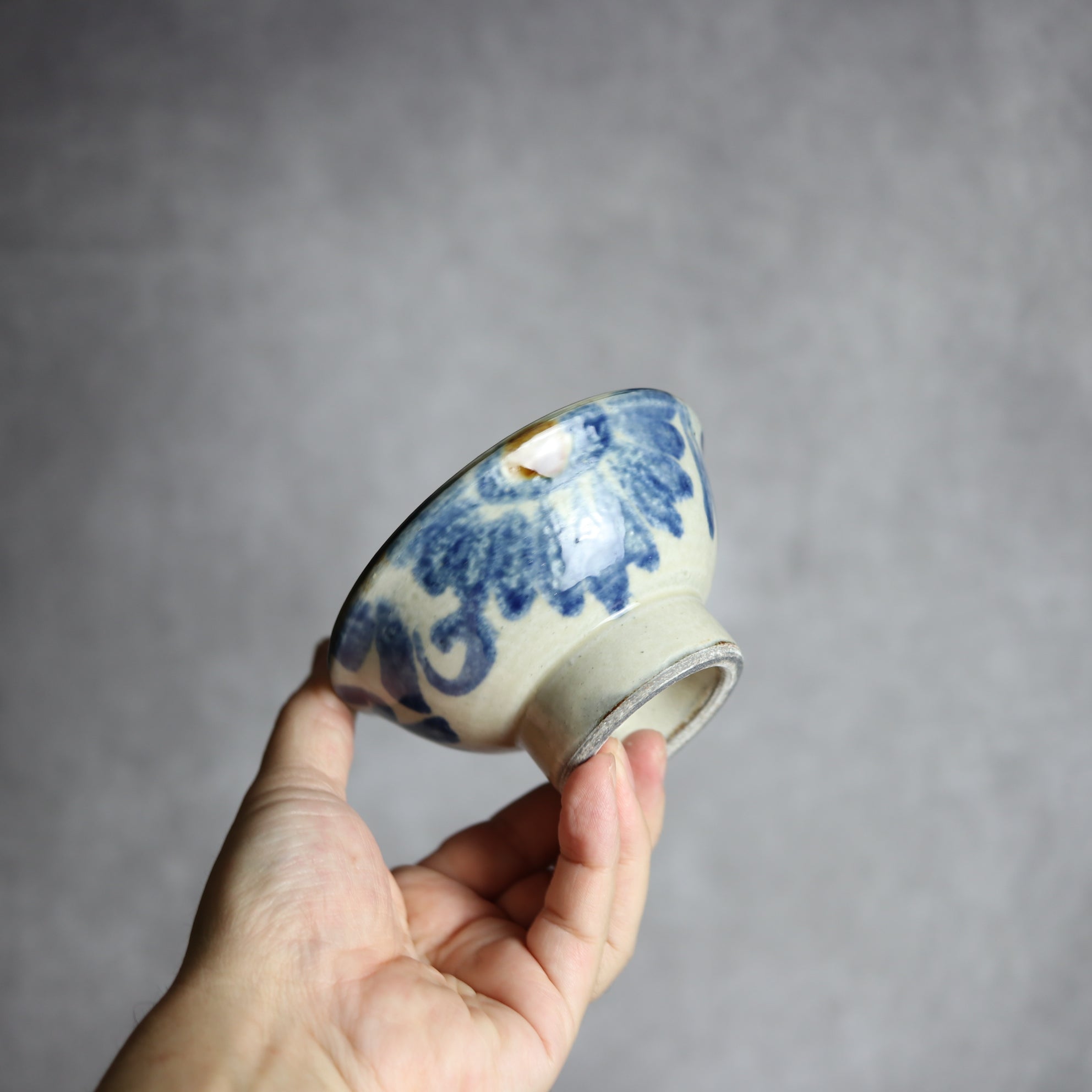 茂生窯 - 3.5寸マカイ3 飴 呉須釉 菊唐草 やちむん 陶器 茂生窯 - mundasui