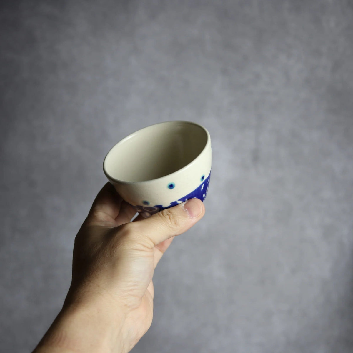 丸湯呑 呉須釉 唐草 やちむん 陶器 高江洲陶磁器