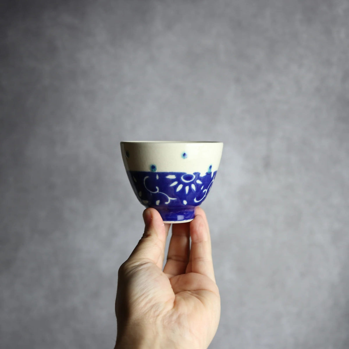丸湯呑 呉須釉 唐草 やちむん 陶器 高江洲陶磁器
