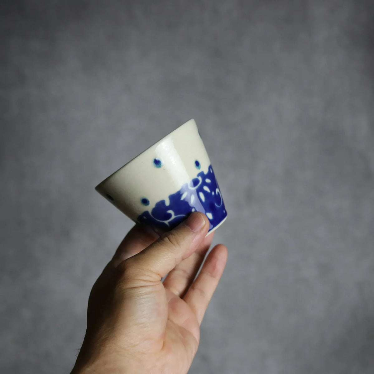 湯呑 呉須釉 唐草 やちむん 陶器 高江洲陶磁器