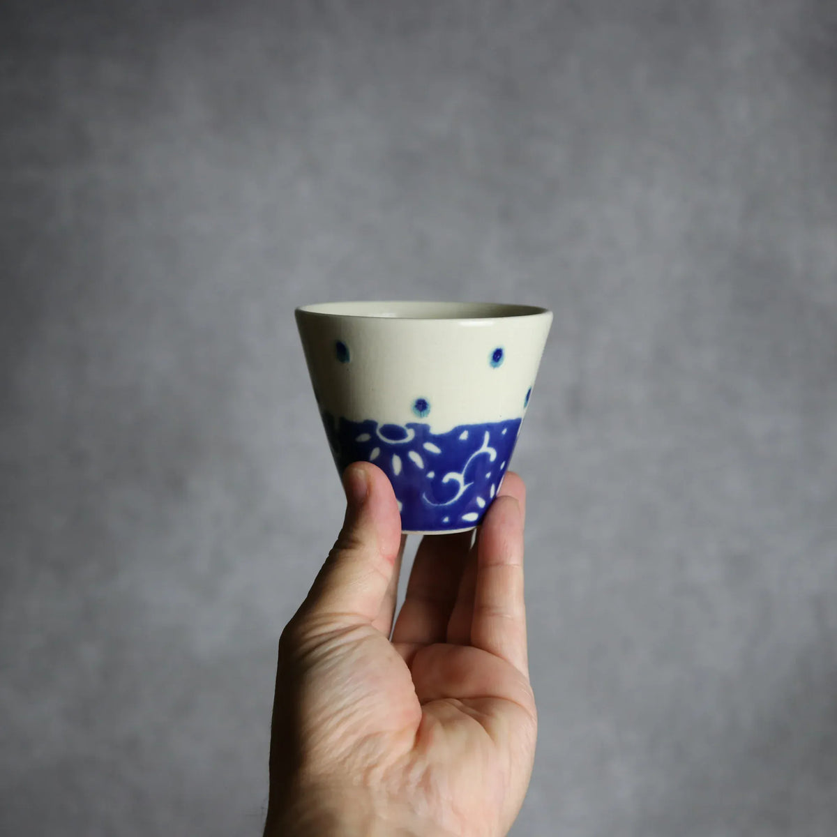 湯呑 呉須釉 唐草 やちむん 陶器 高江洲陶磁器