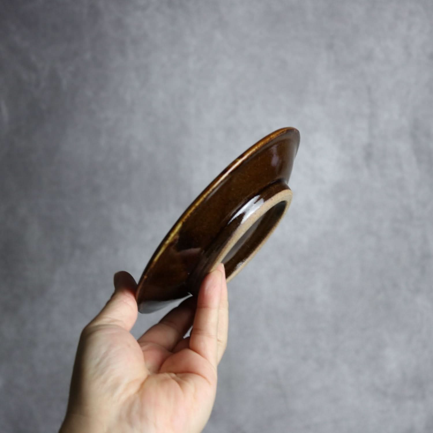 5寸皿 飴釉 蝋抜 菊紋唐草 やちむん 陶器 真南風工房 やちむん 陶器.