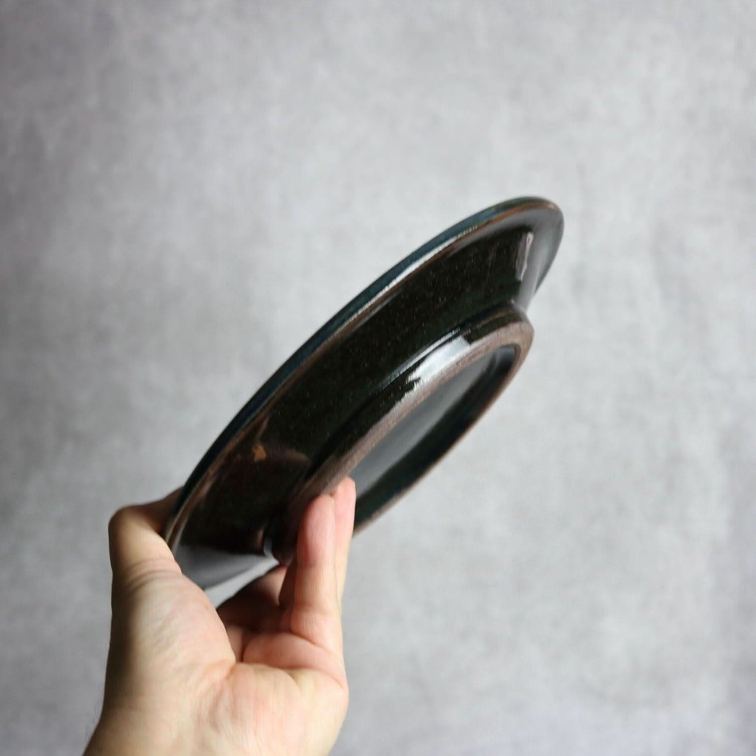 7寸皿 呉須釉 蝋抜 菊紋唐草 やちむん 陶器 真南風工房 やちむん 陶器.