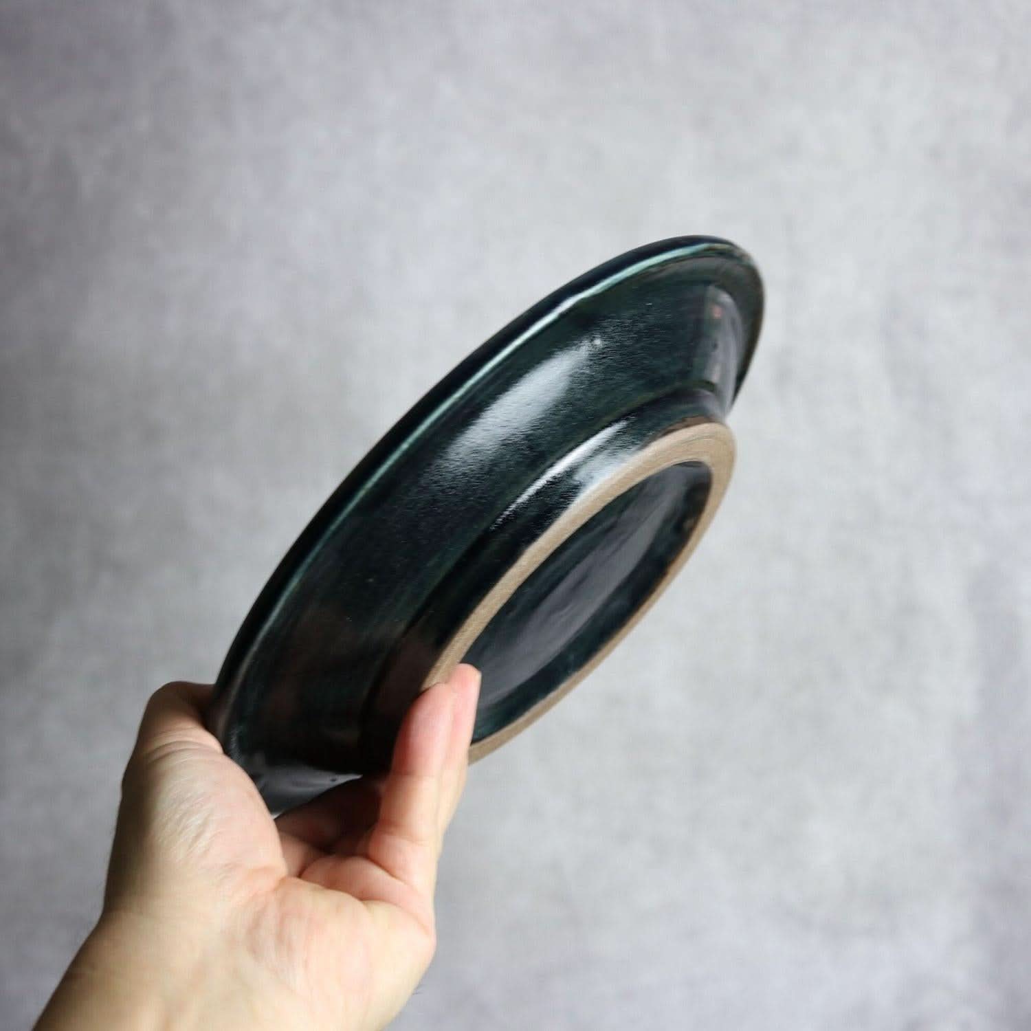 7寸皿 呉須釉 蝋抜 菊紋唐草 やちむん 陶器 真南風工房 やちむん 陶器.