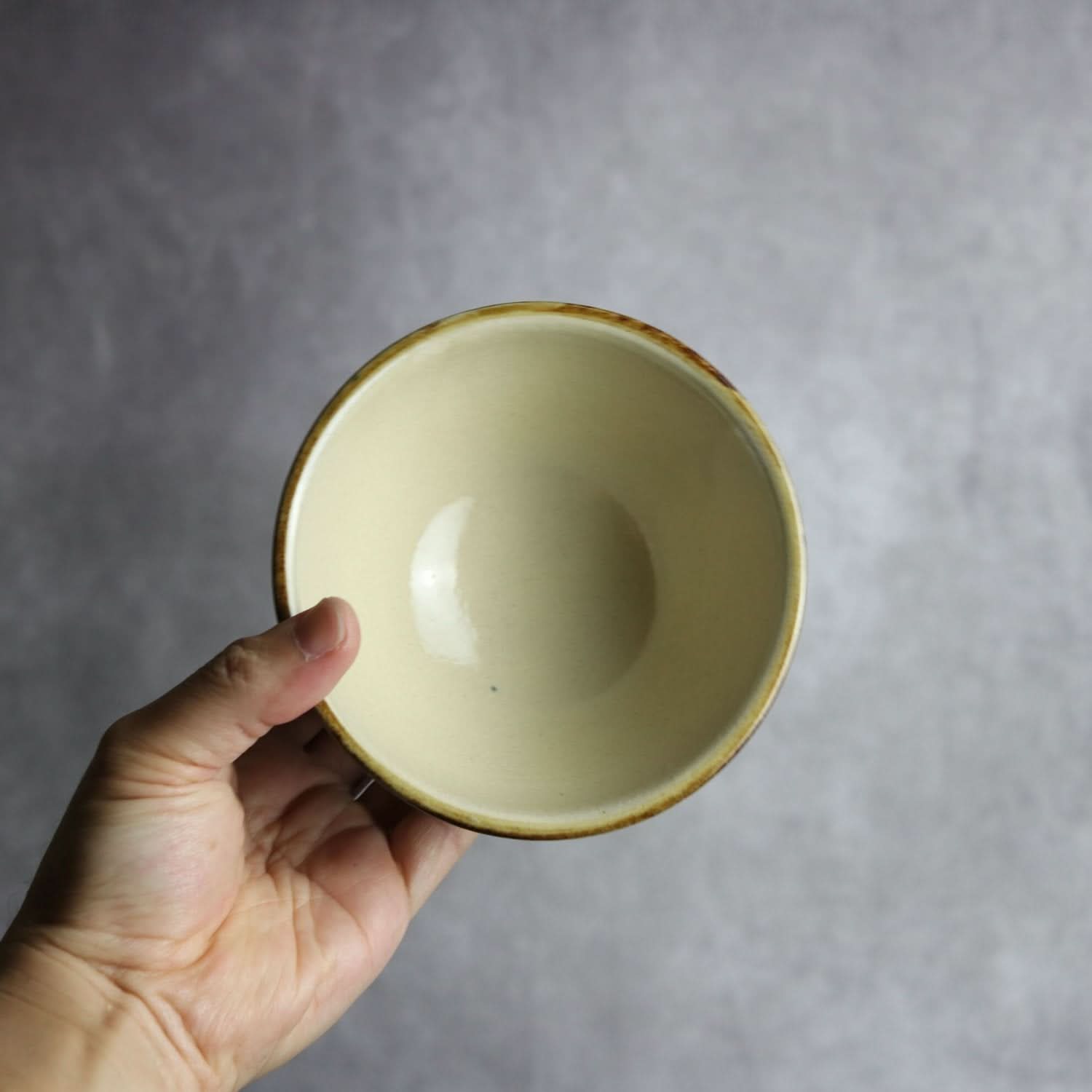 4寸マカイ 呉須釉 蝋抜 菊紋唐草 やちむん 陶器 真南風工房 やちむん 陶器.