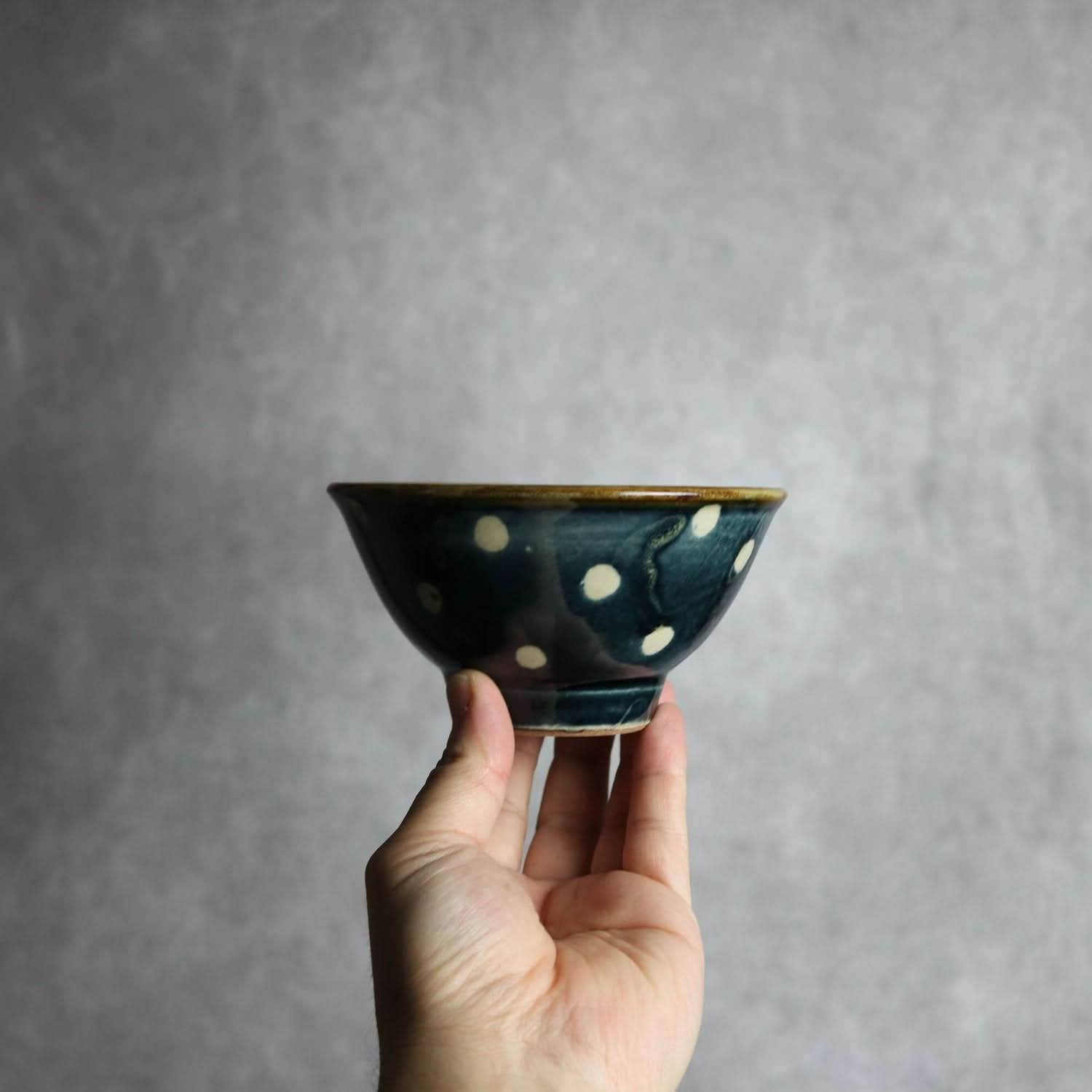 4寸マカイ 呉須釉 蝋抜 点打 やちむん 陶器 真南風工房 やちむん 陶器.