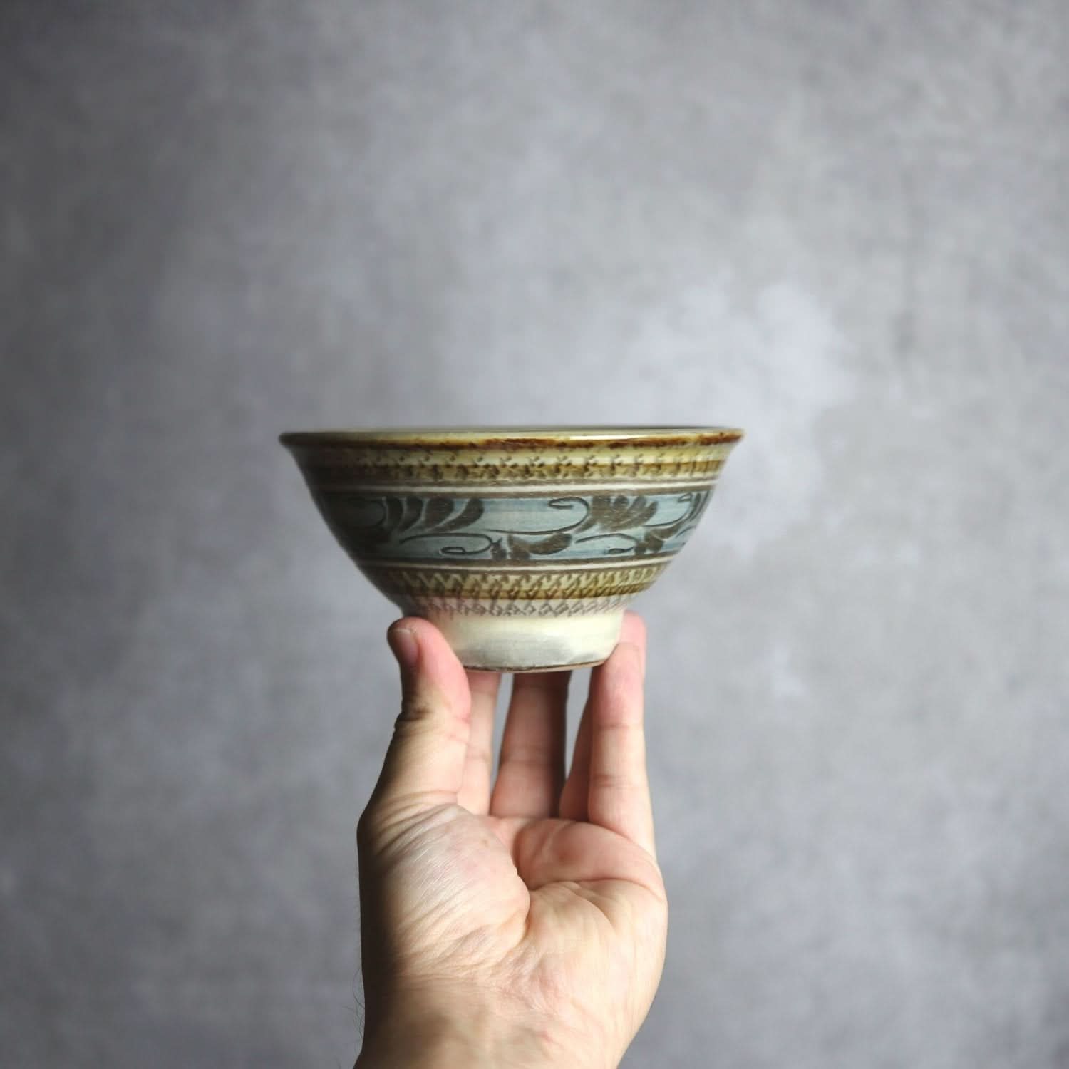 4寸マカイ 線彫唐草 やちむん 陶器 真南風工房 やちむん 陶器.