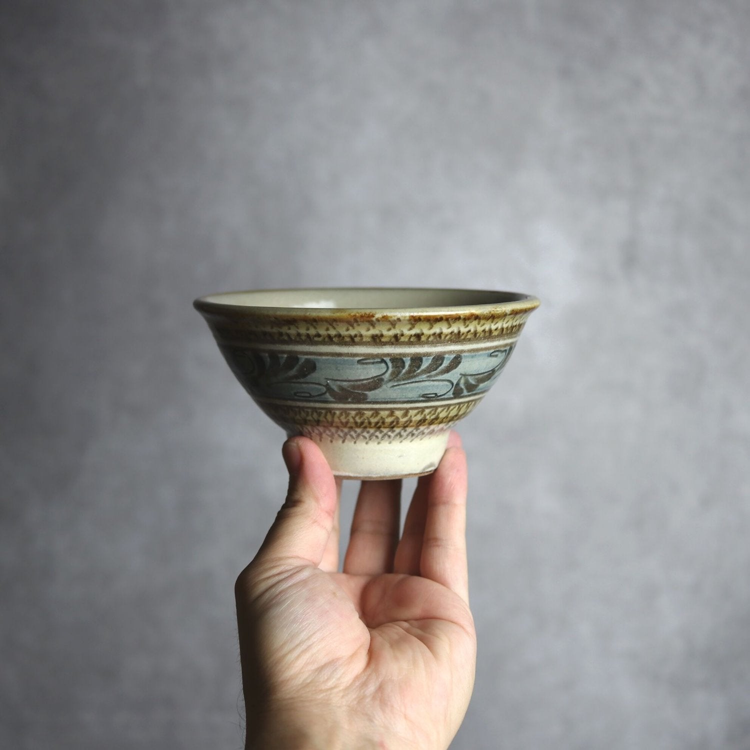 飛鉋・線彫唐草 4寸マカイ