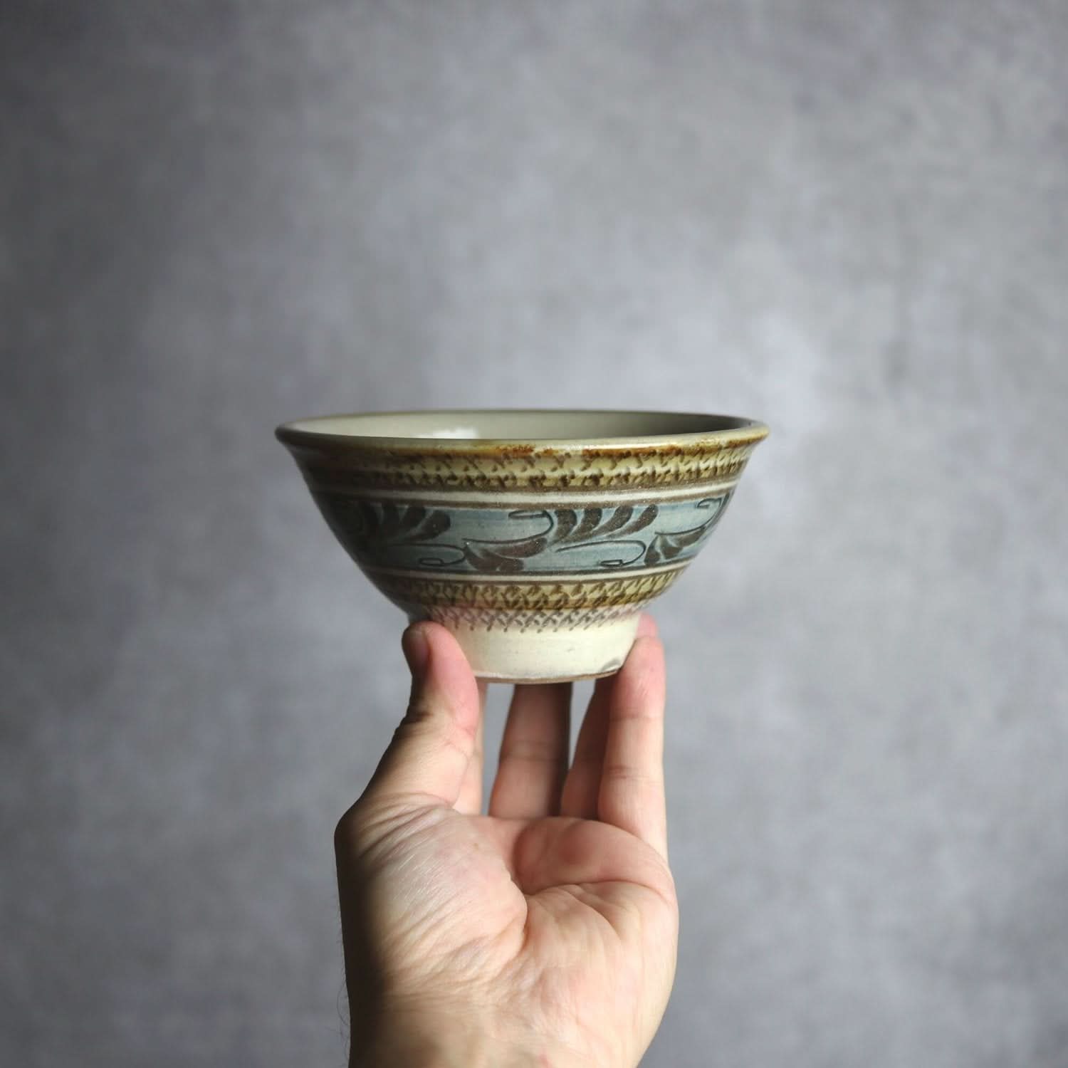 4寸マカイ 線彫唐草 やちむん 陶器 真南風工房 やちむん 陶器.