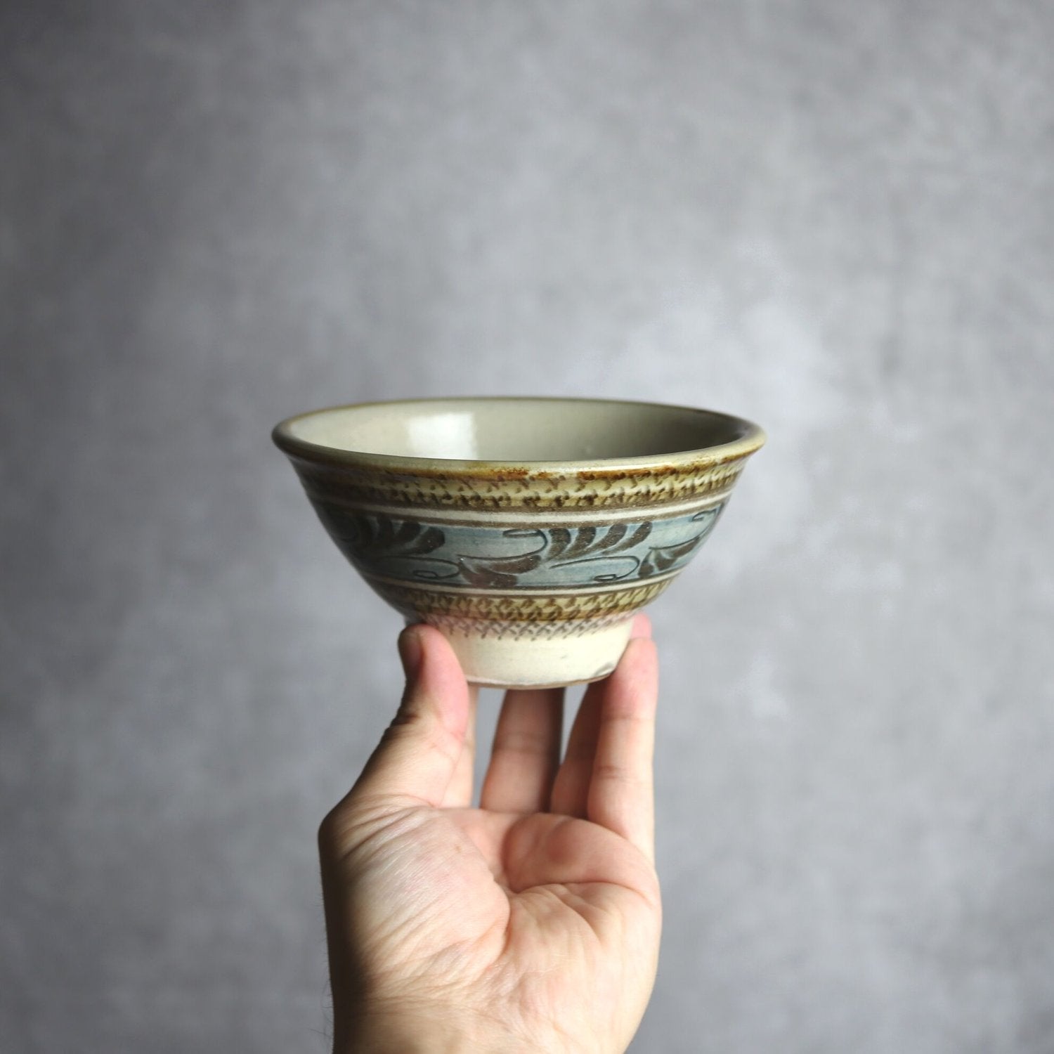 飛鉋・線彫唐草 4寸マカイ